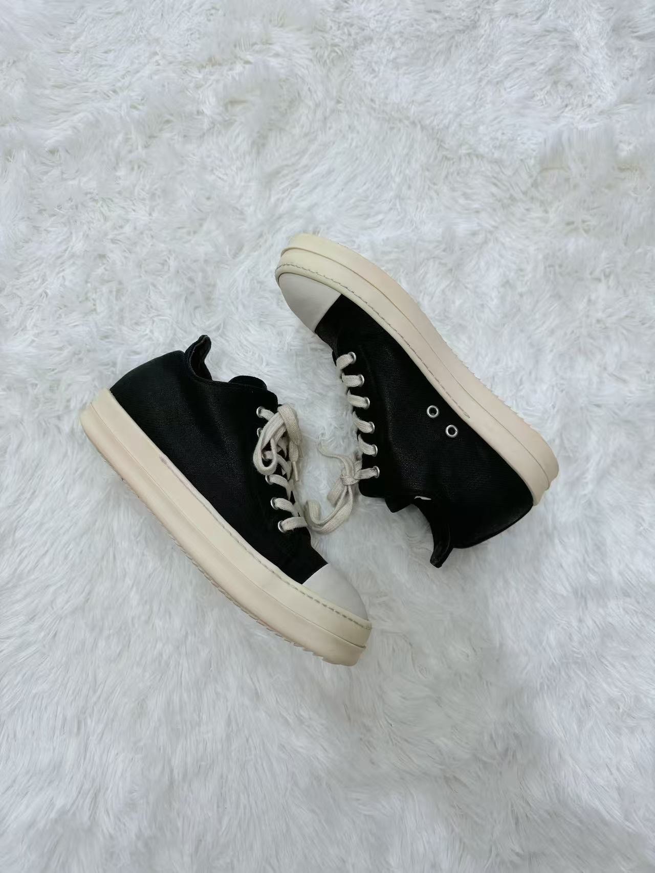 Rick Owens 16FW Black Low-Top Sneakers — label