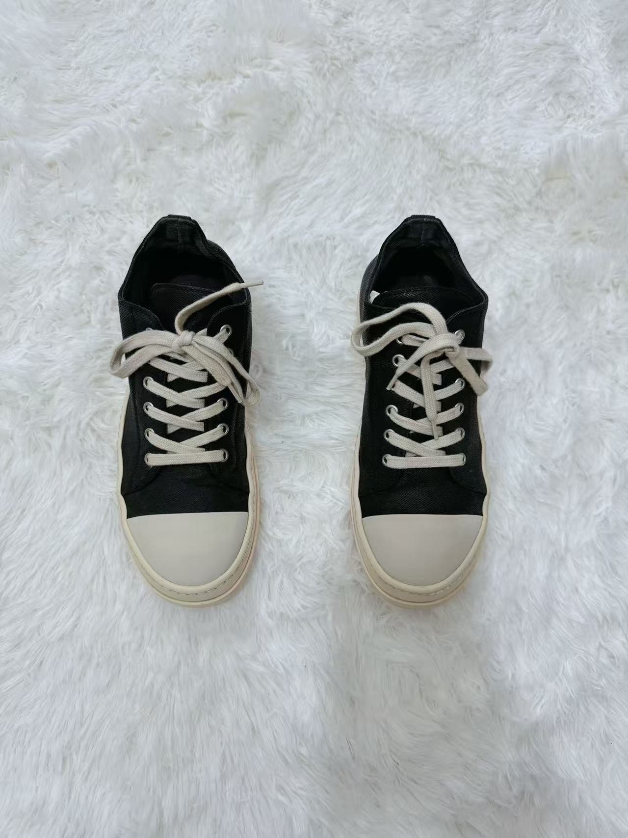 Rick Owens 16FW Black Low-Top Sneakers — front