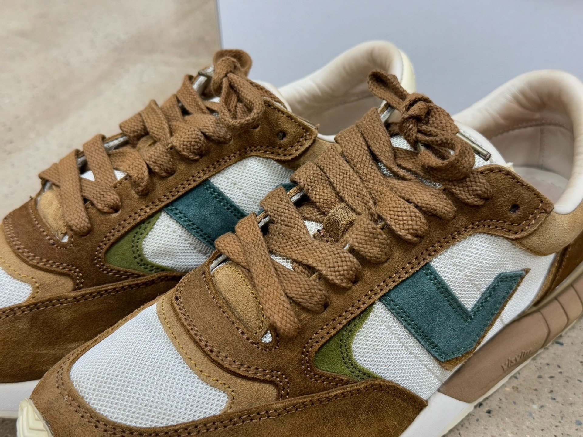 Visvim 22aw Dunand Trainer Sneakers M10 — label