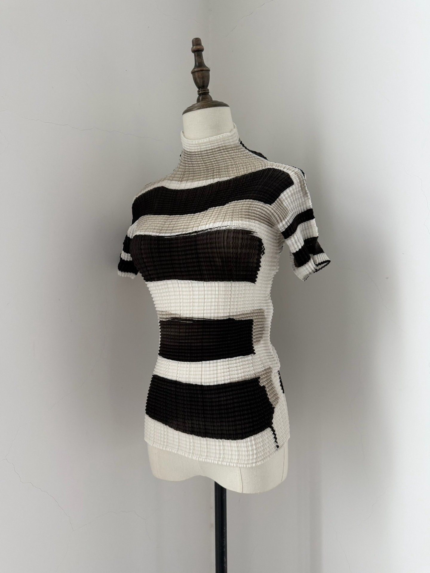 Issey Miyake High-Neck Pleated Top — detail