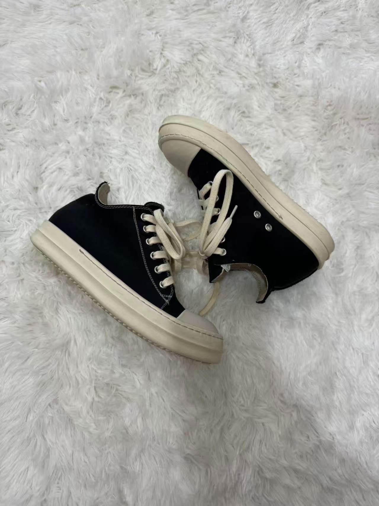 Rick Owens Low-Top Canvas Shoes — label