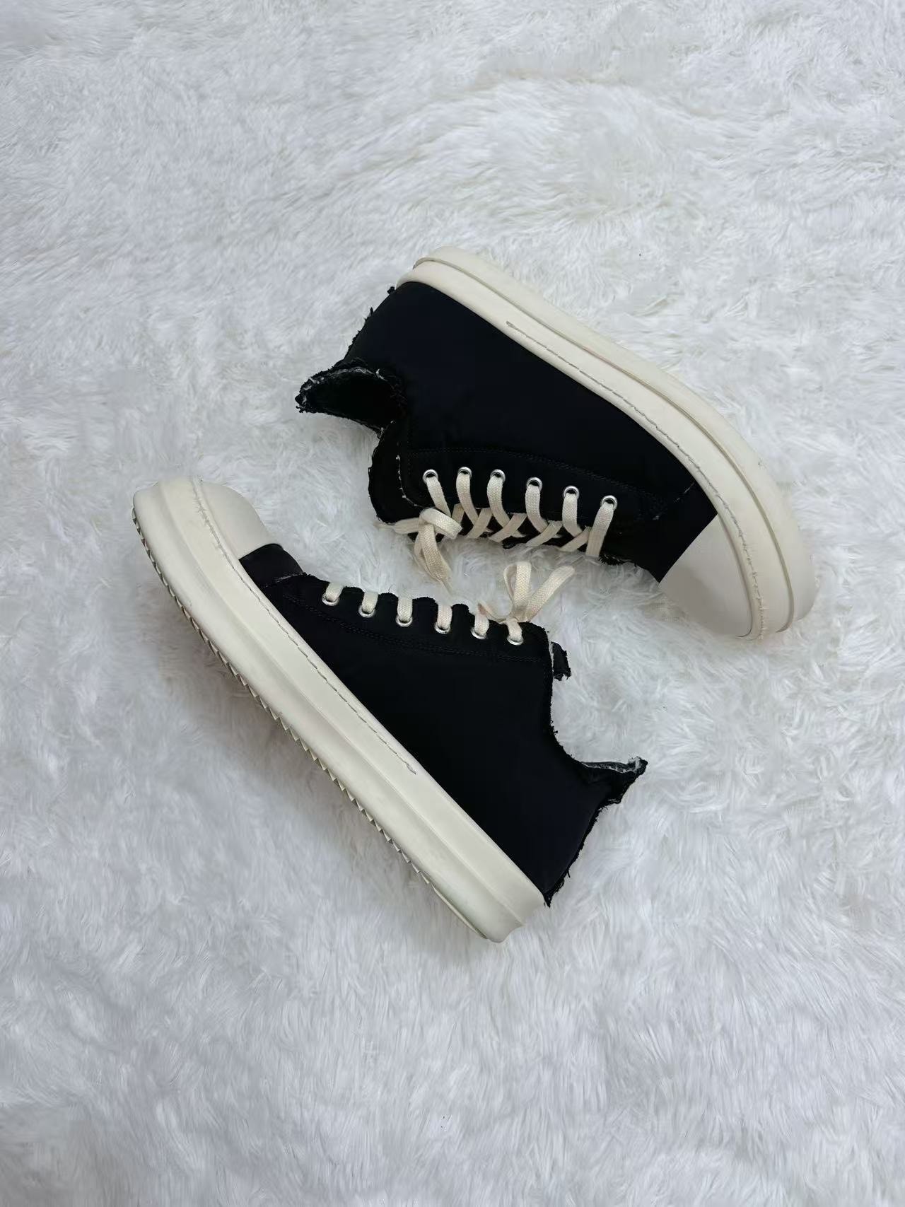Rick Owens DRKSHDW Distressed Low-Top — label