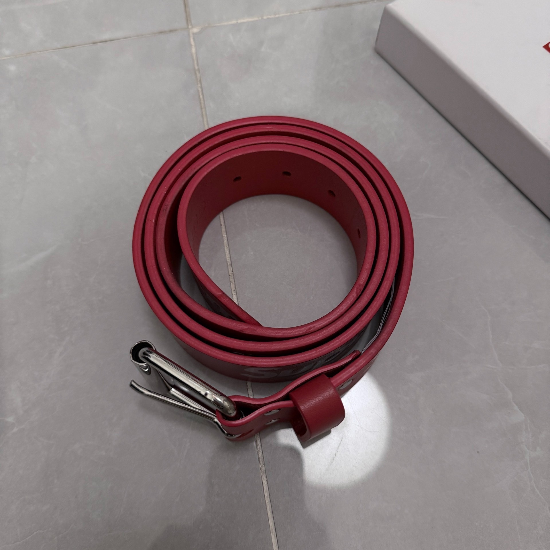 Supreme SS22 Week13 Red Leather Belt — detail