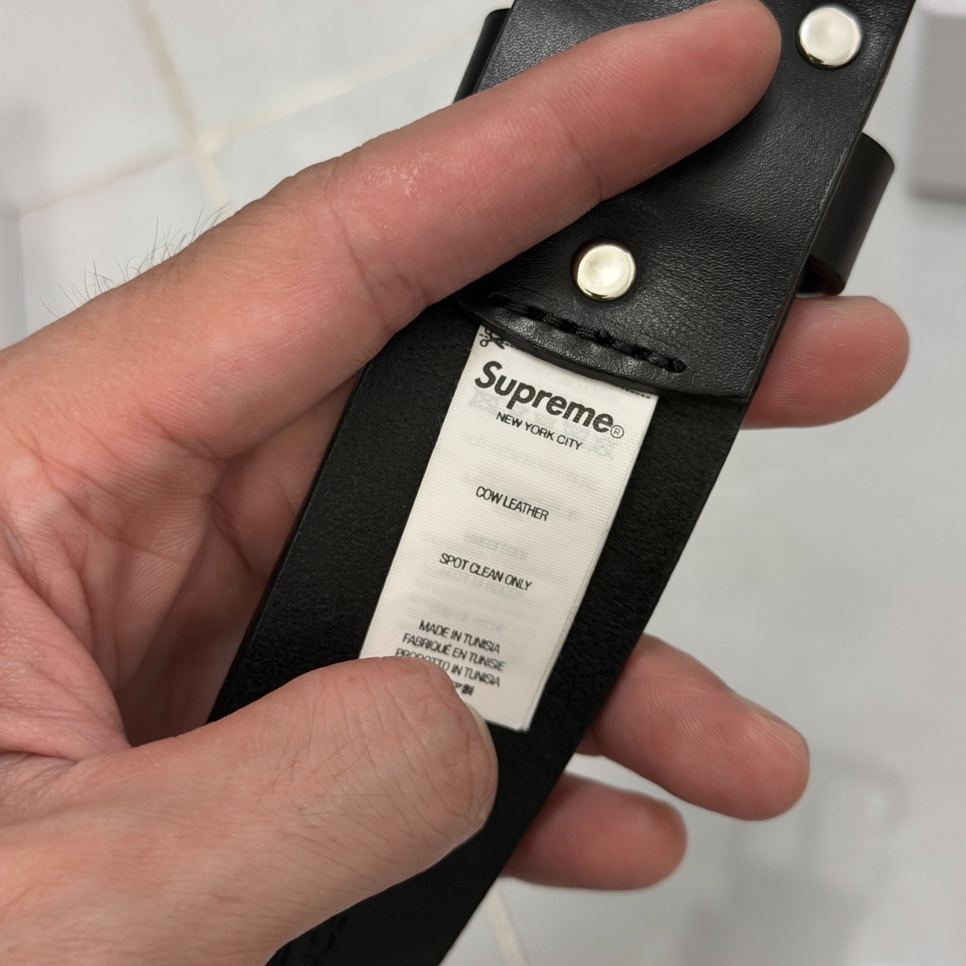 Supreme SS22 Week13 Black Leather Belt — detail