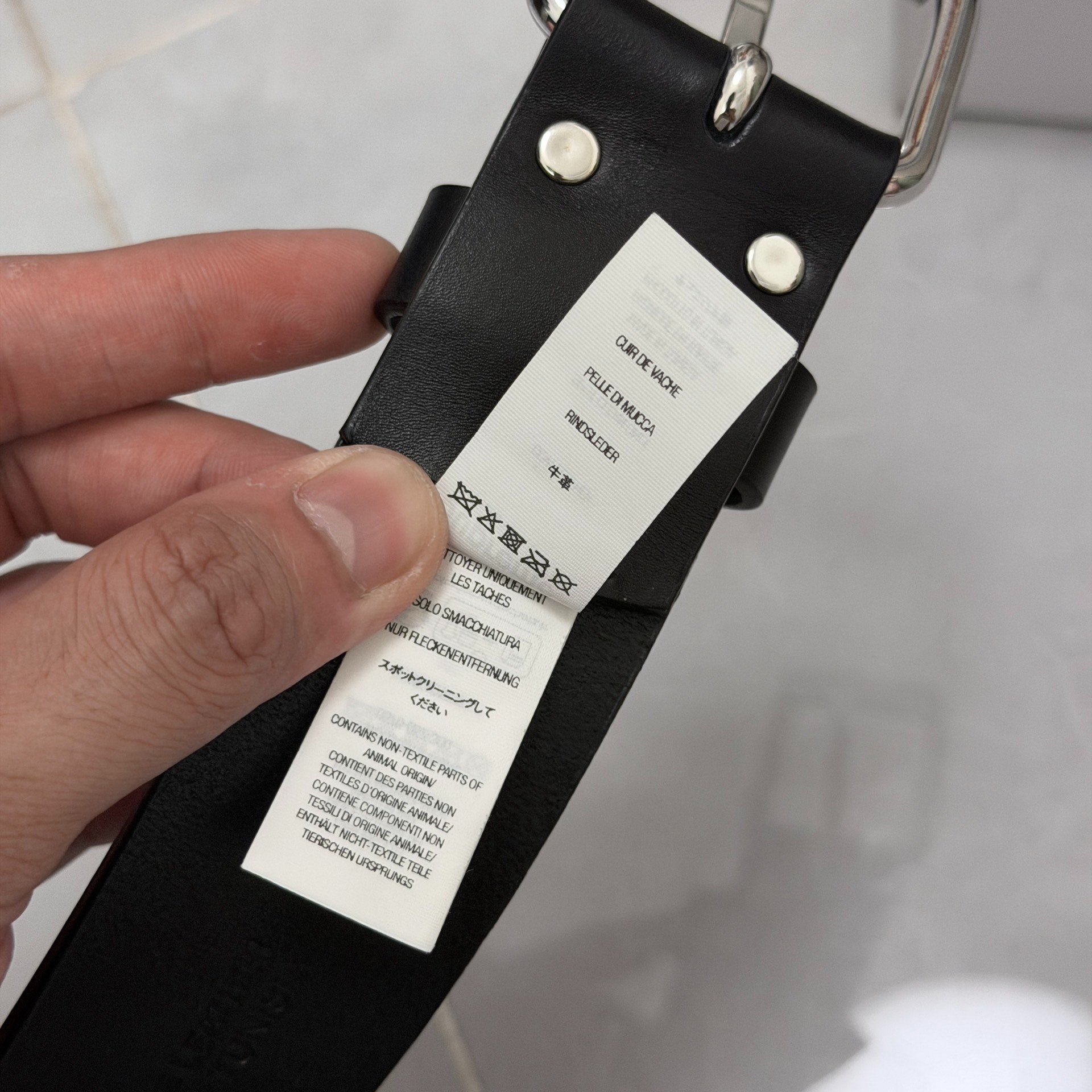 Supreme SS22 Week13 Black Leather Belt — label