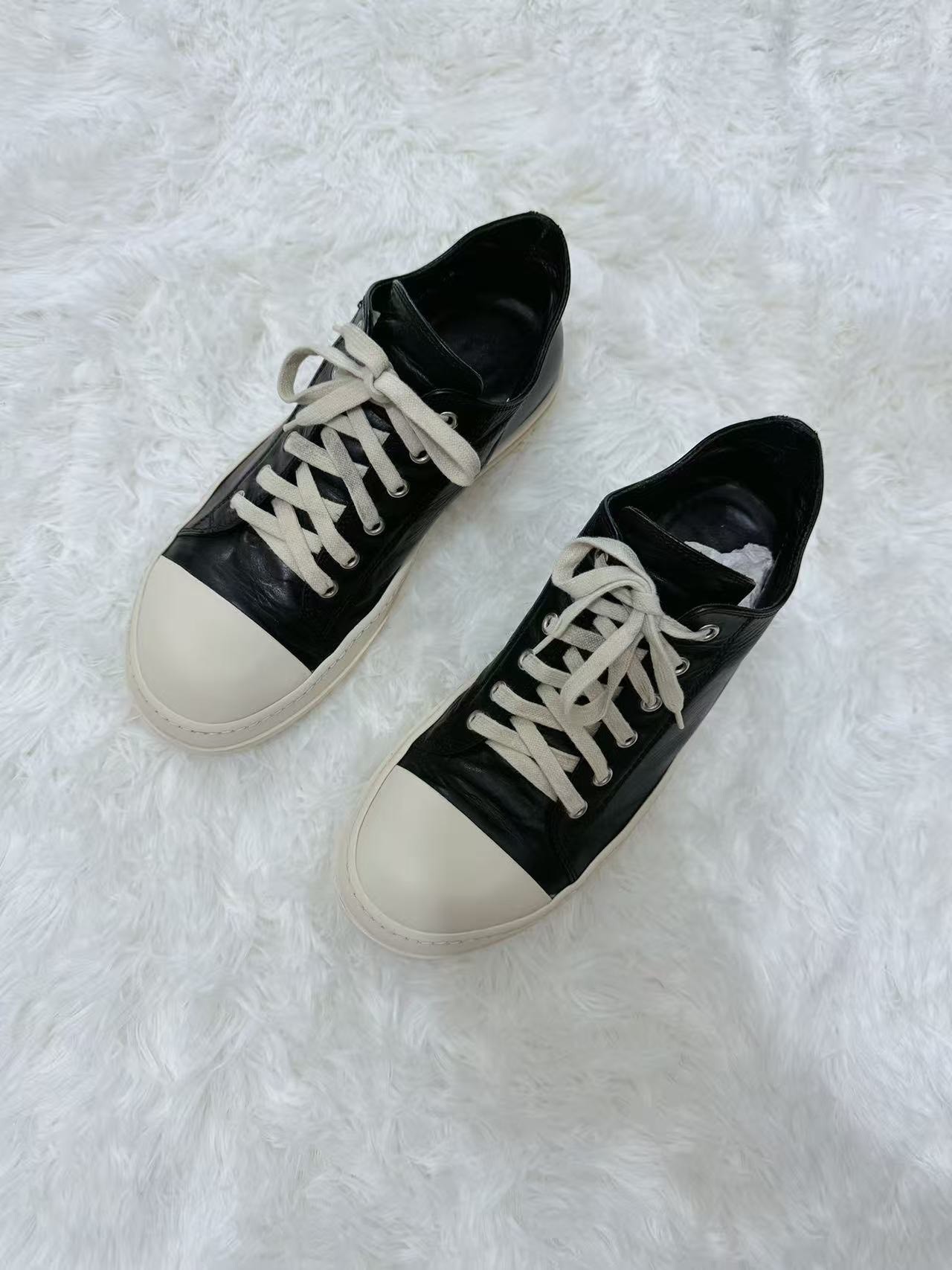 Rick Owens 16SS Leather Low-Top Sneakers — detail