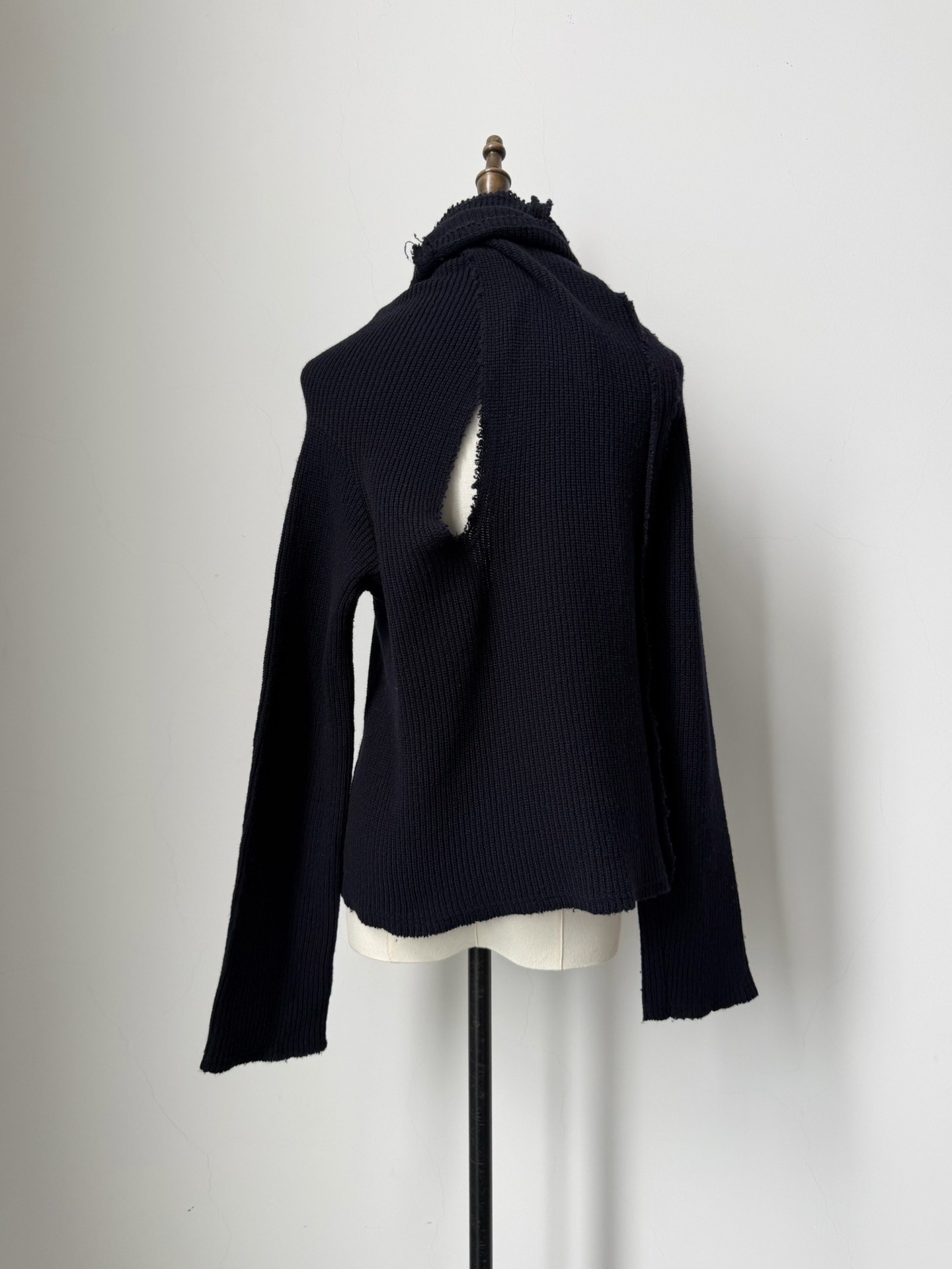 Comme des Garcons Vintage Twist Knit Top — label