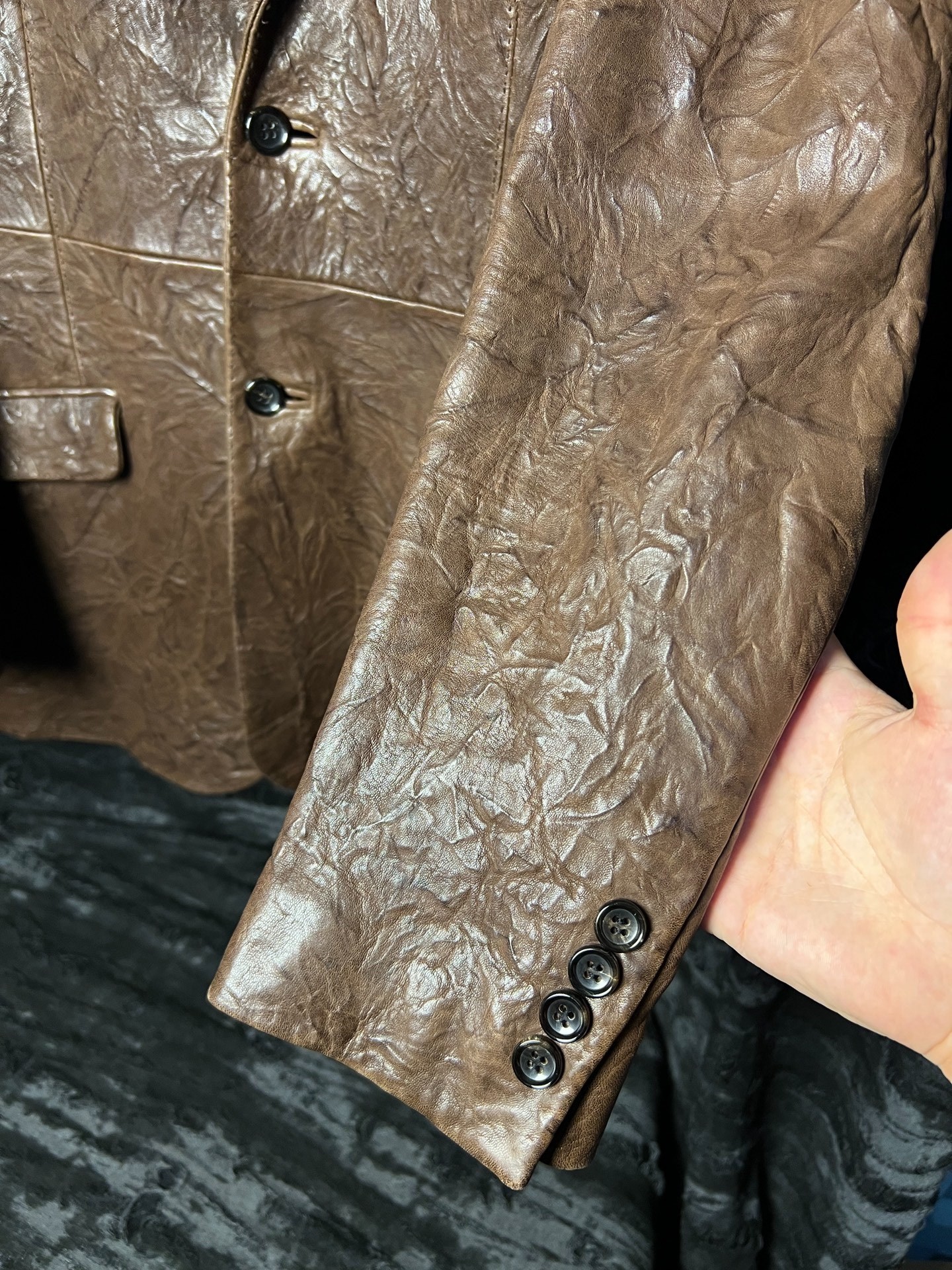 ABAHOUSE 06FW Pleated Leather Jacket — detail