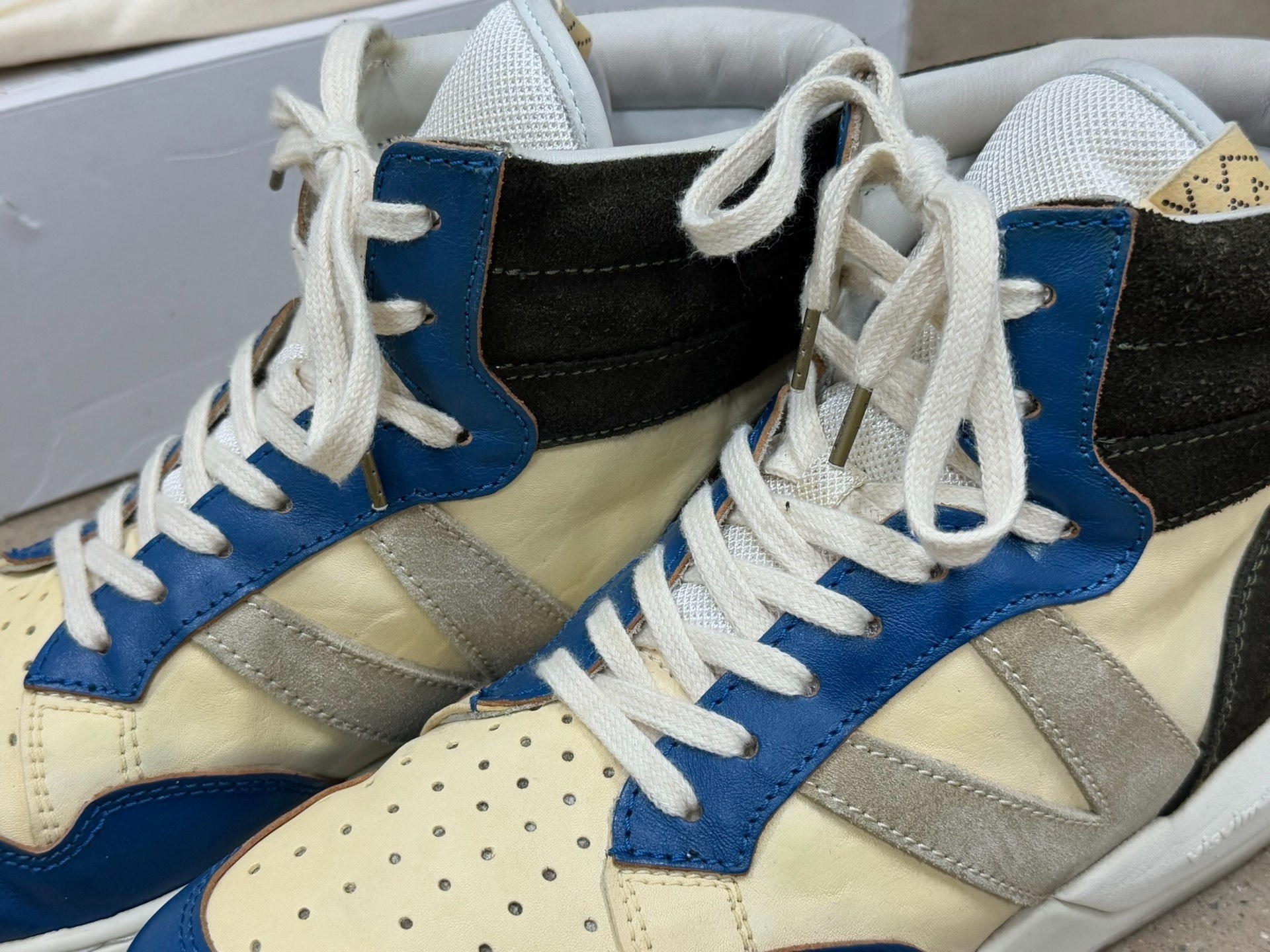 Visvim 21aw Chamberlain Hi Sneakers — label