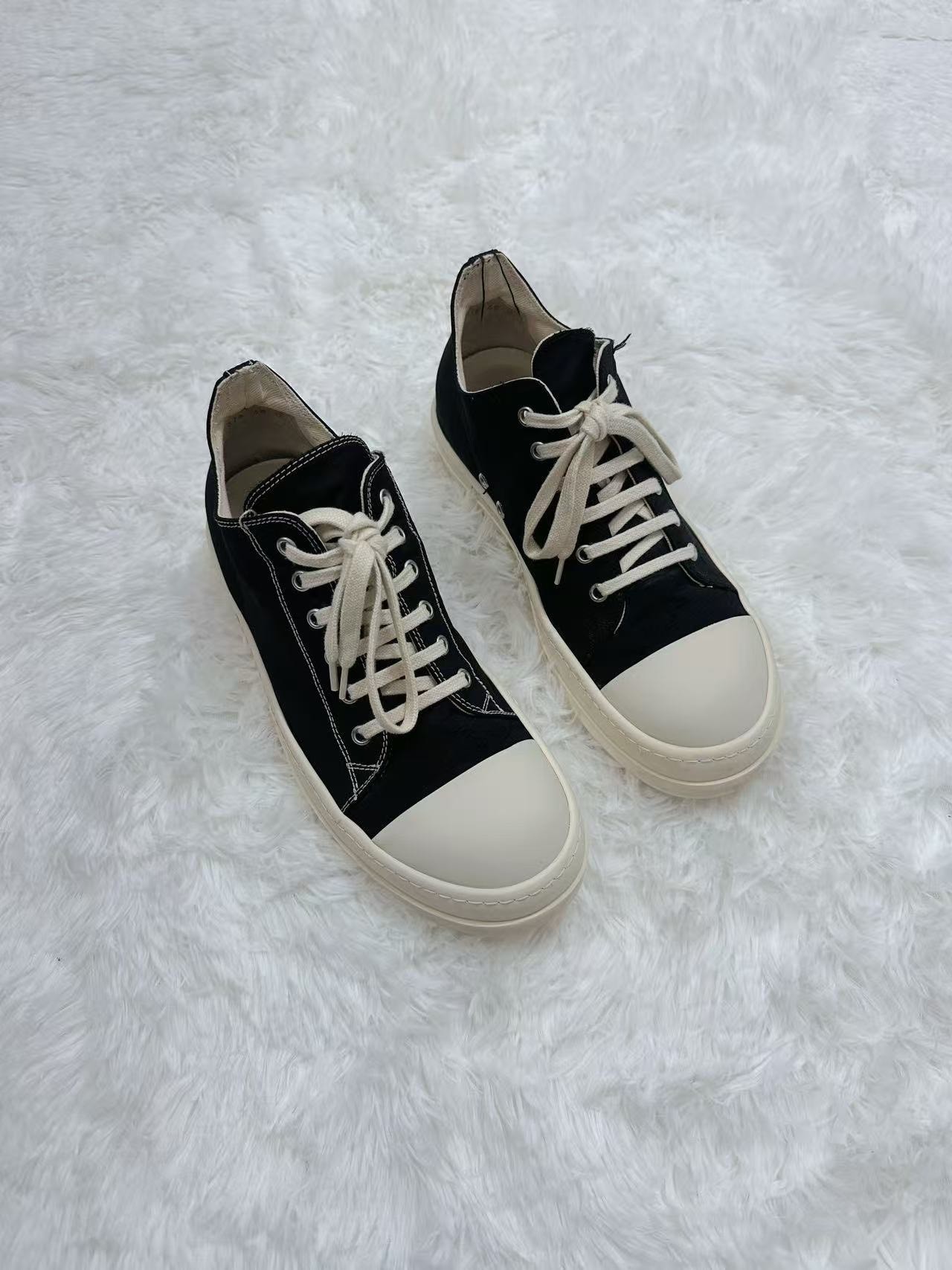 Rick Owens 18SS Low-Top Sneakers — front