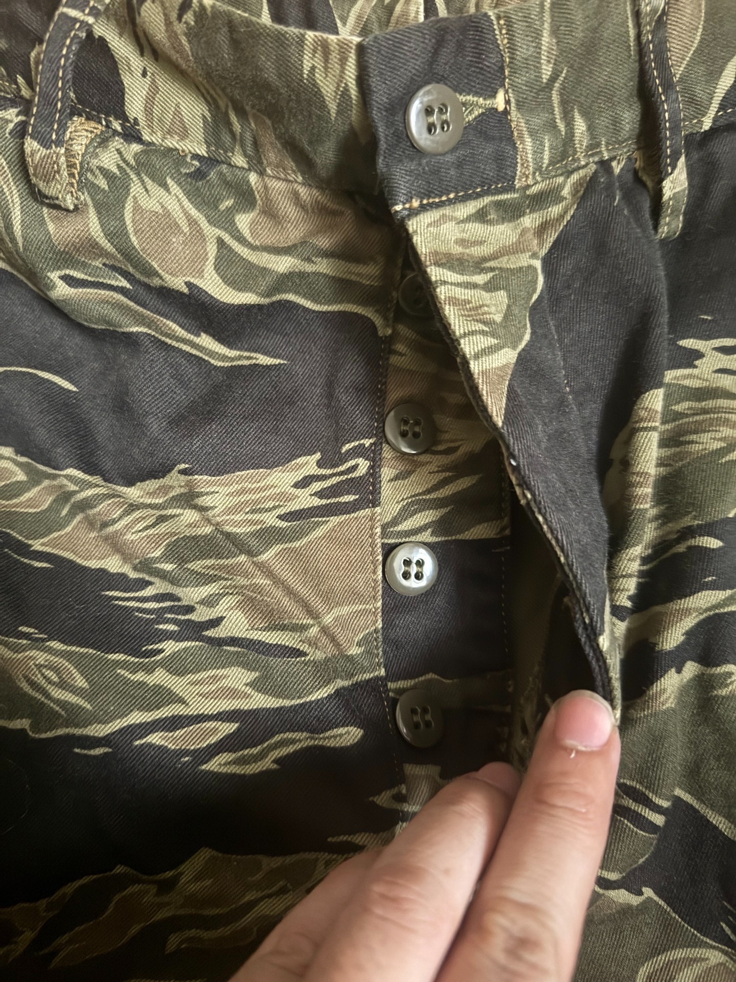 Freewheelers Green Tiger Camo Shorts — label