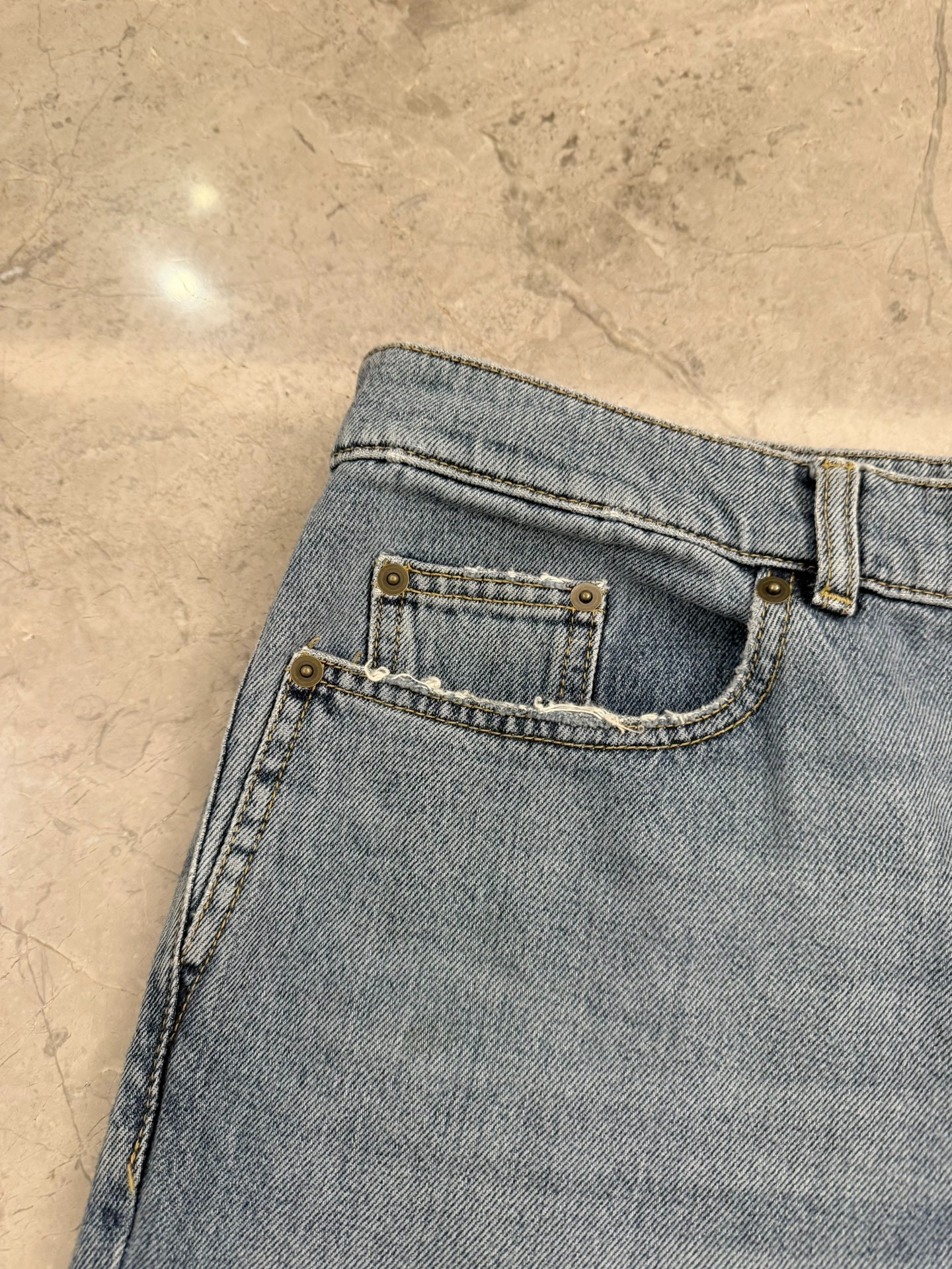 Saint Laurent D02 Blue Jeans — label