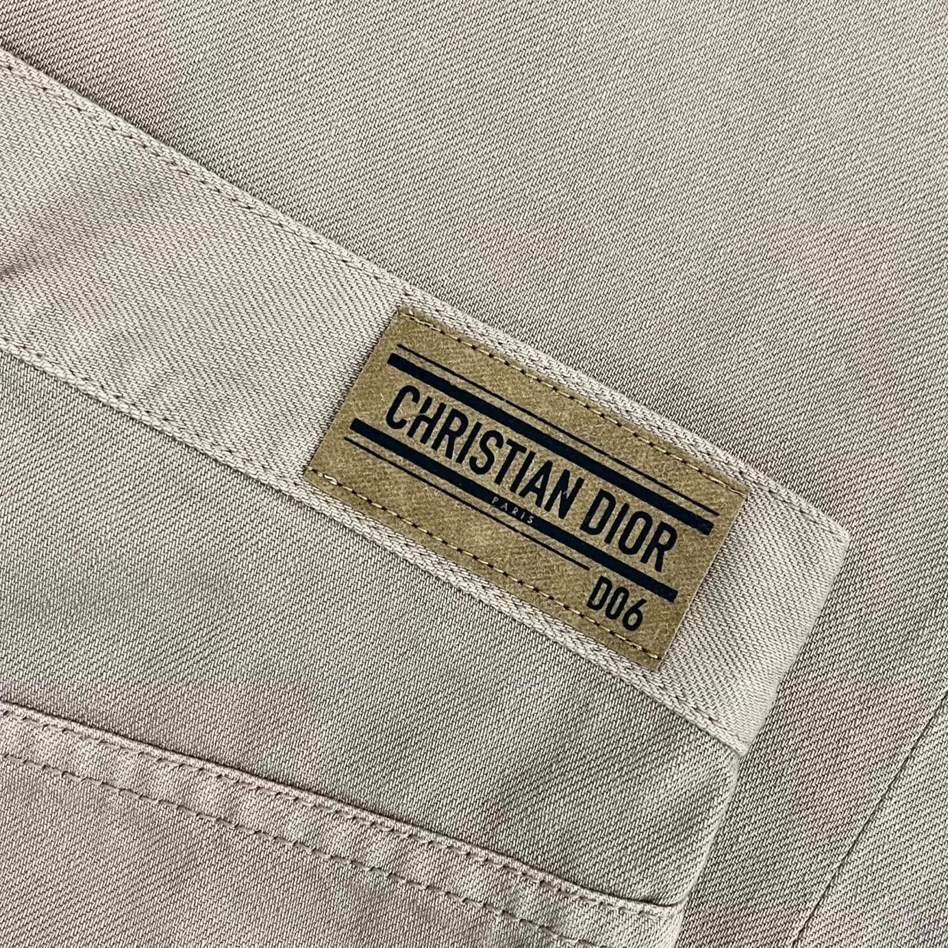 Dior Light Khaki Casual Nine-point Pants — detail