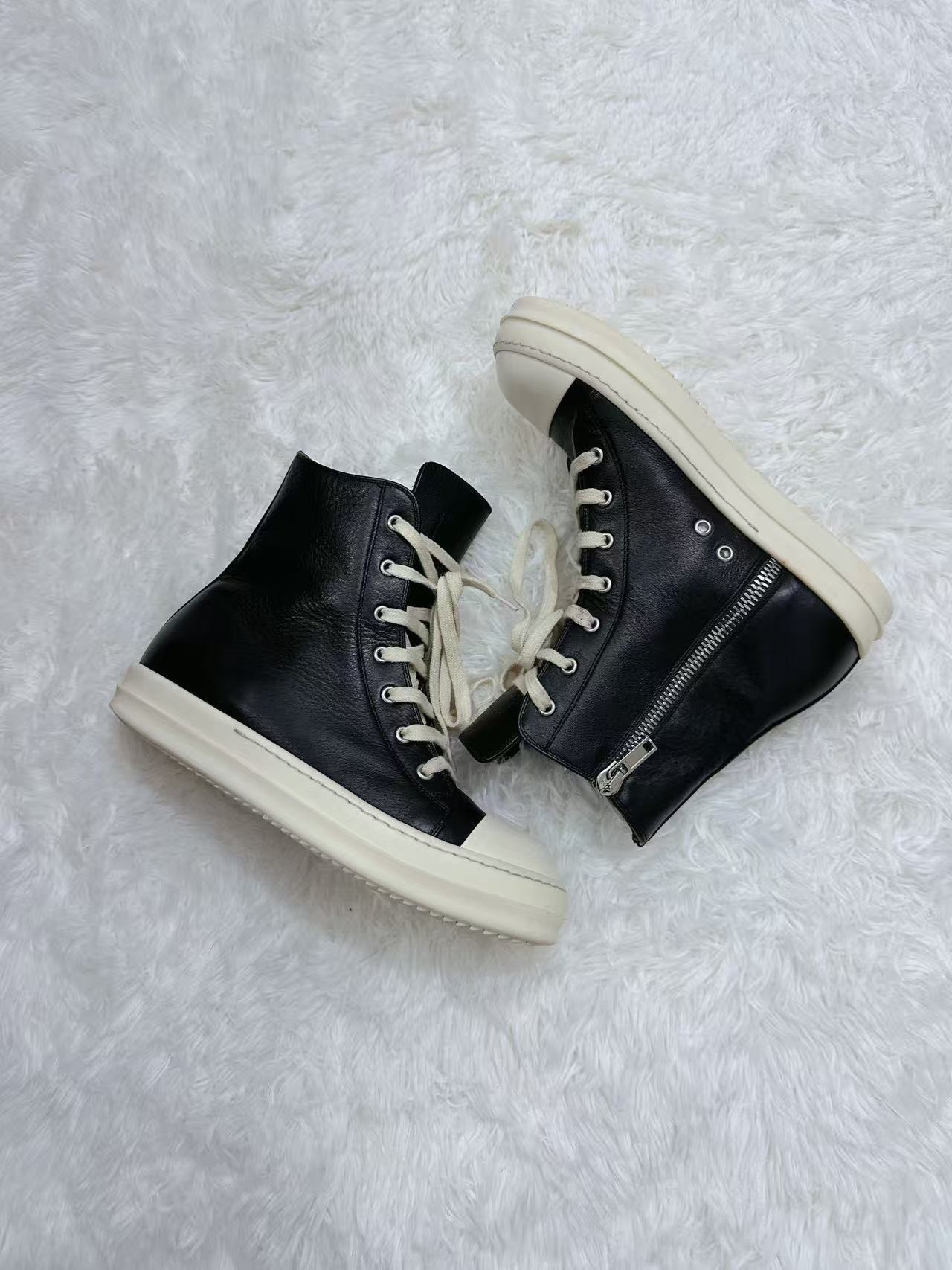 Rick Owens Black High-Top Leather Sneakers — label