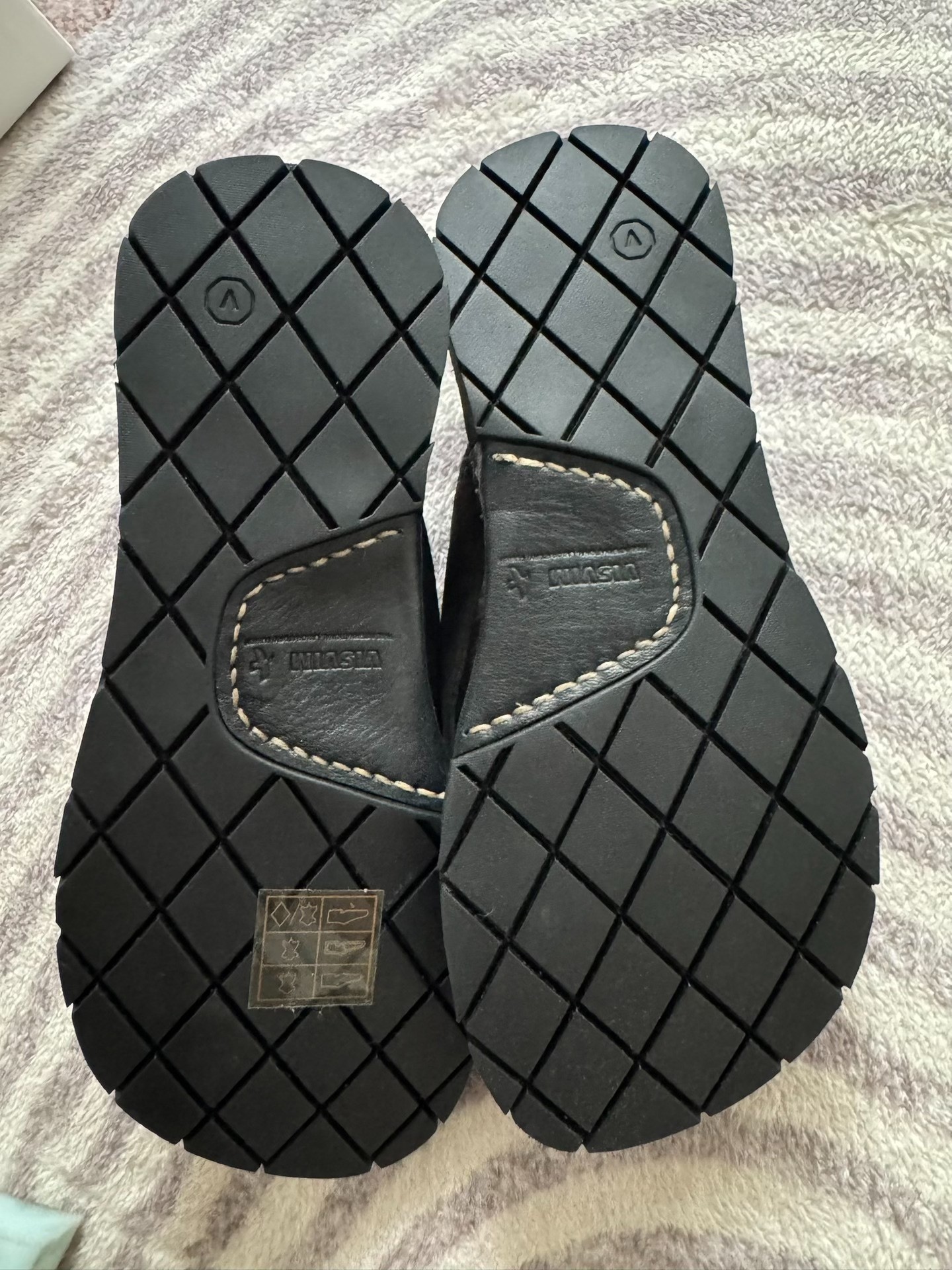 Visvim 26SS Lama Folk Flip Flop Black — front