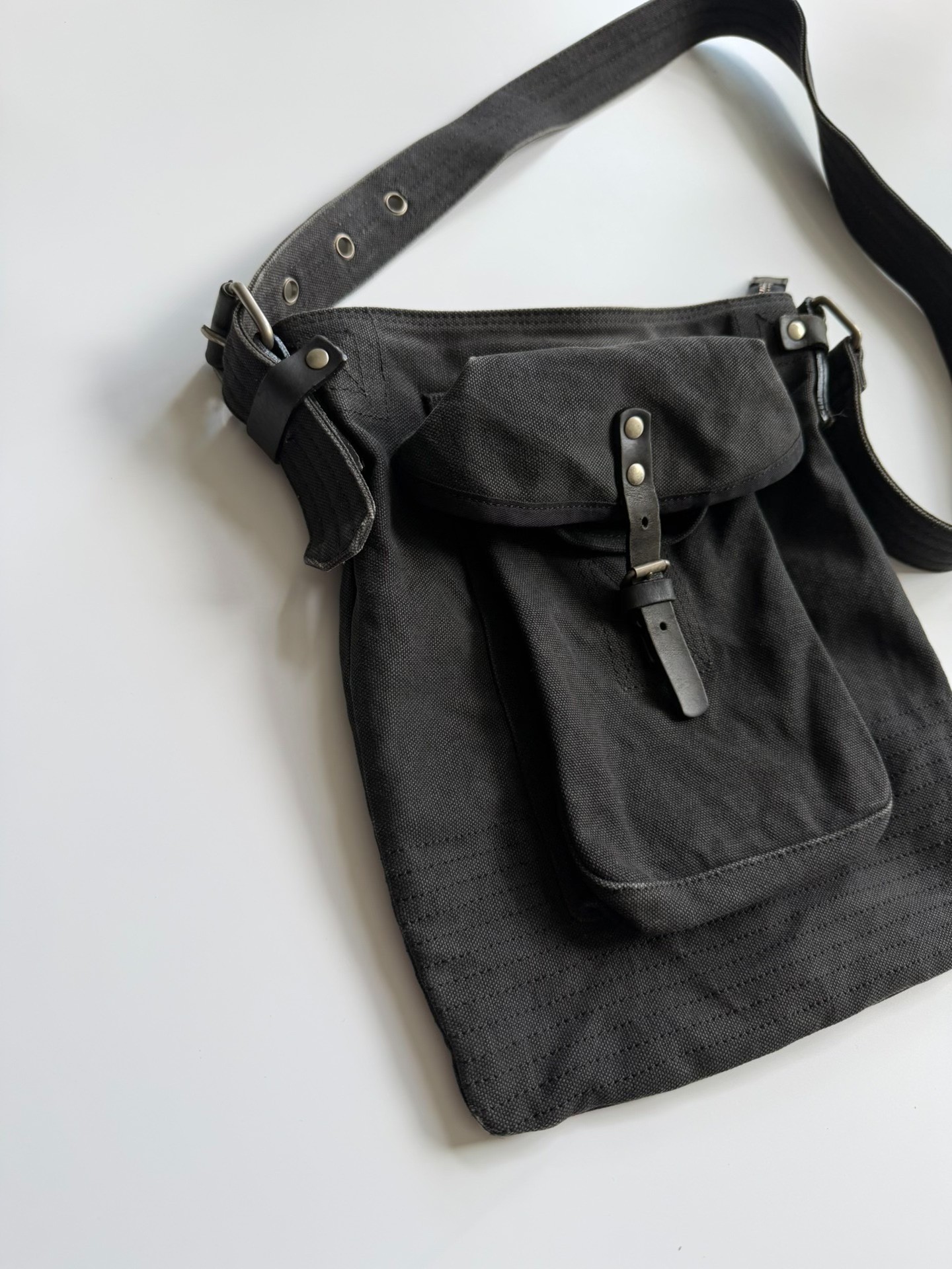 Dries Van Noten Early Crossbody Bag — detail