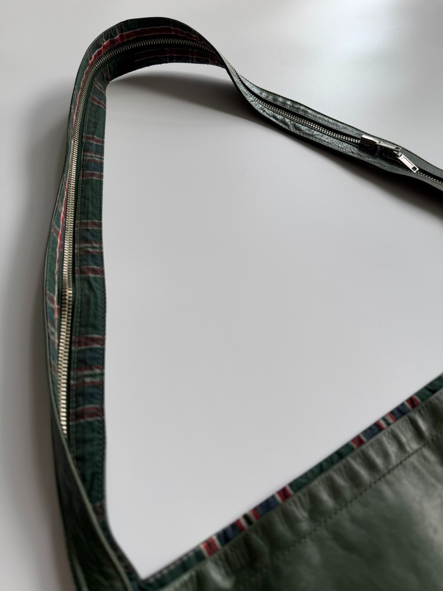 Dries Van Noten Zip Crossbody Bag — detail