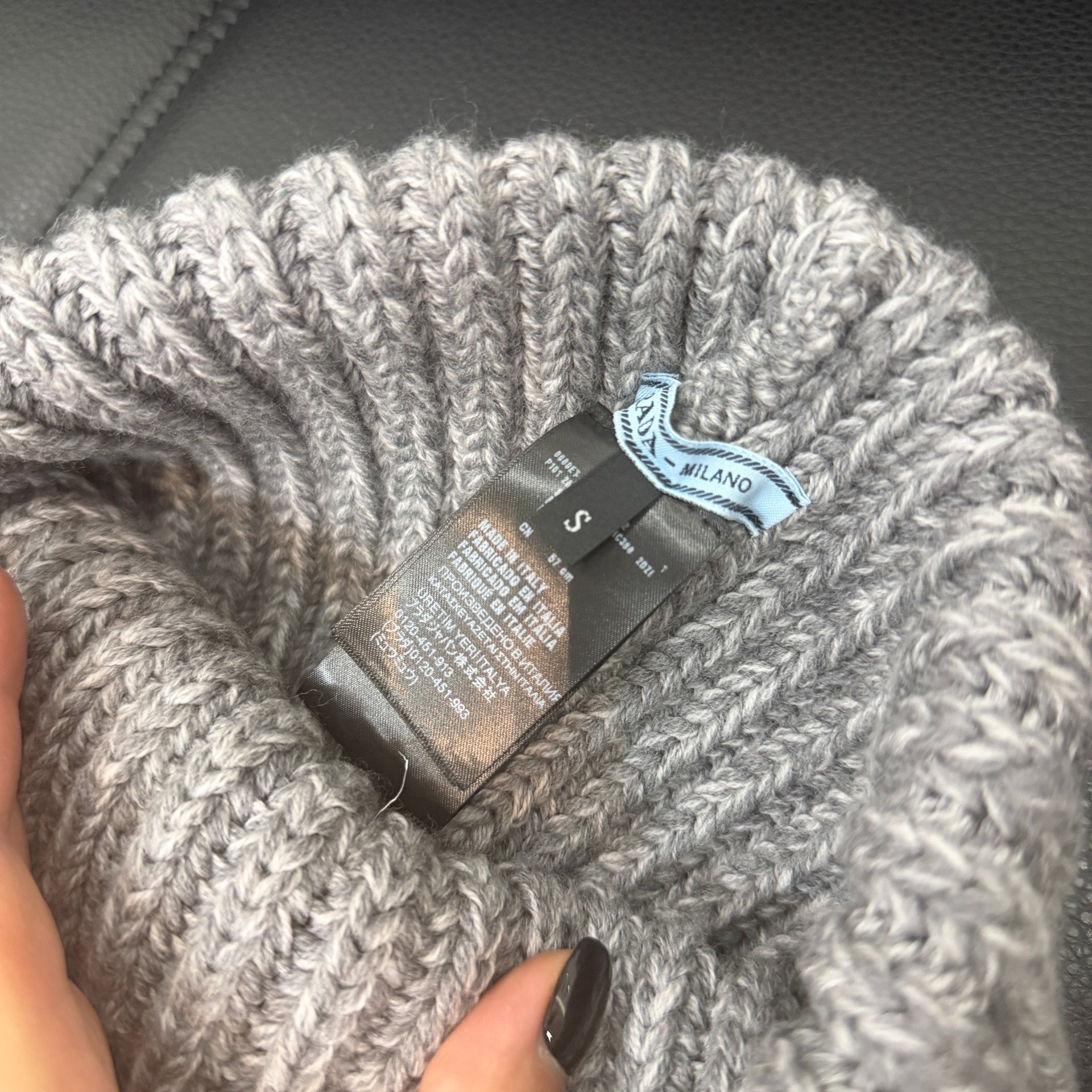 Prada Gray Chunky Knit Logo Beanie — detail