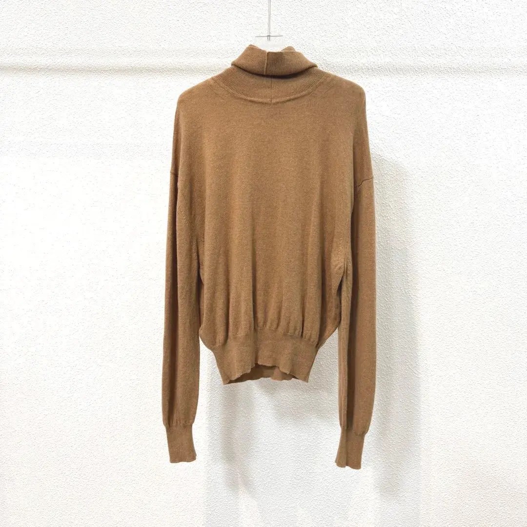 LV Women’s Camel-Brown Cashmere Sweater — label