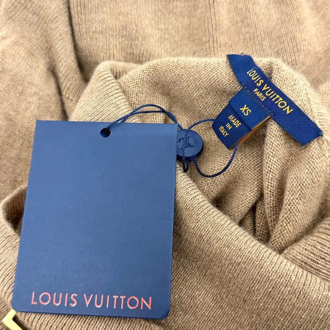 LV Women’s Camel-Brown Cashmere Sweater — detail