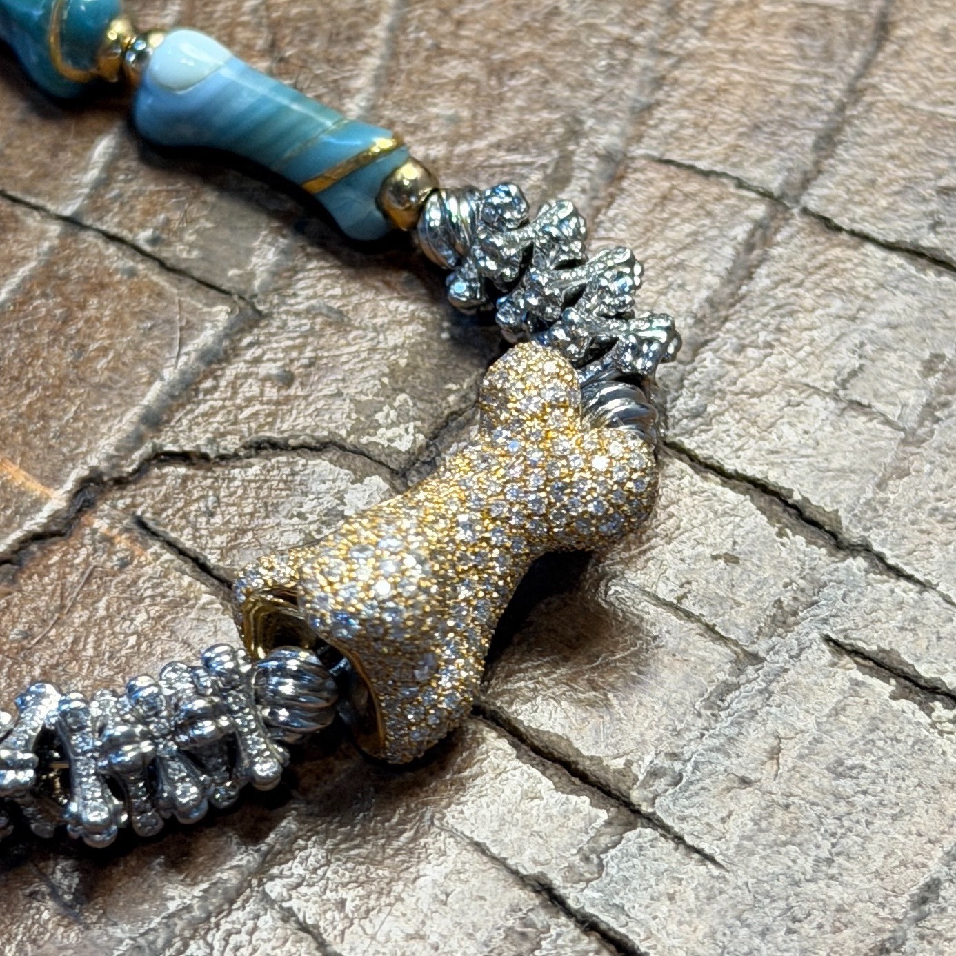MadeInMacro Diamond Gold Bone Bracelet — detail