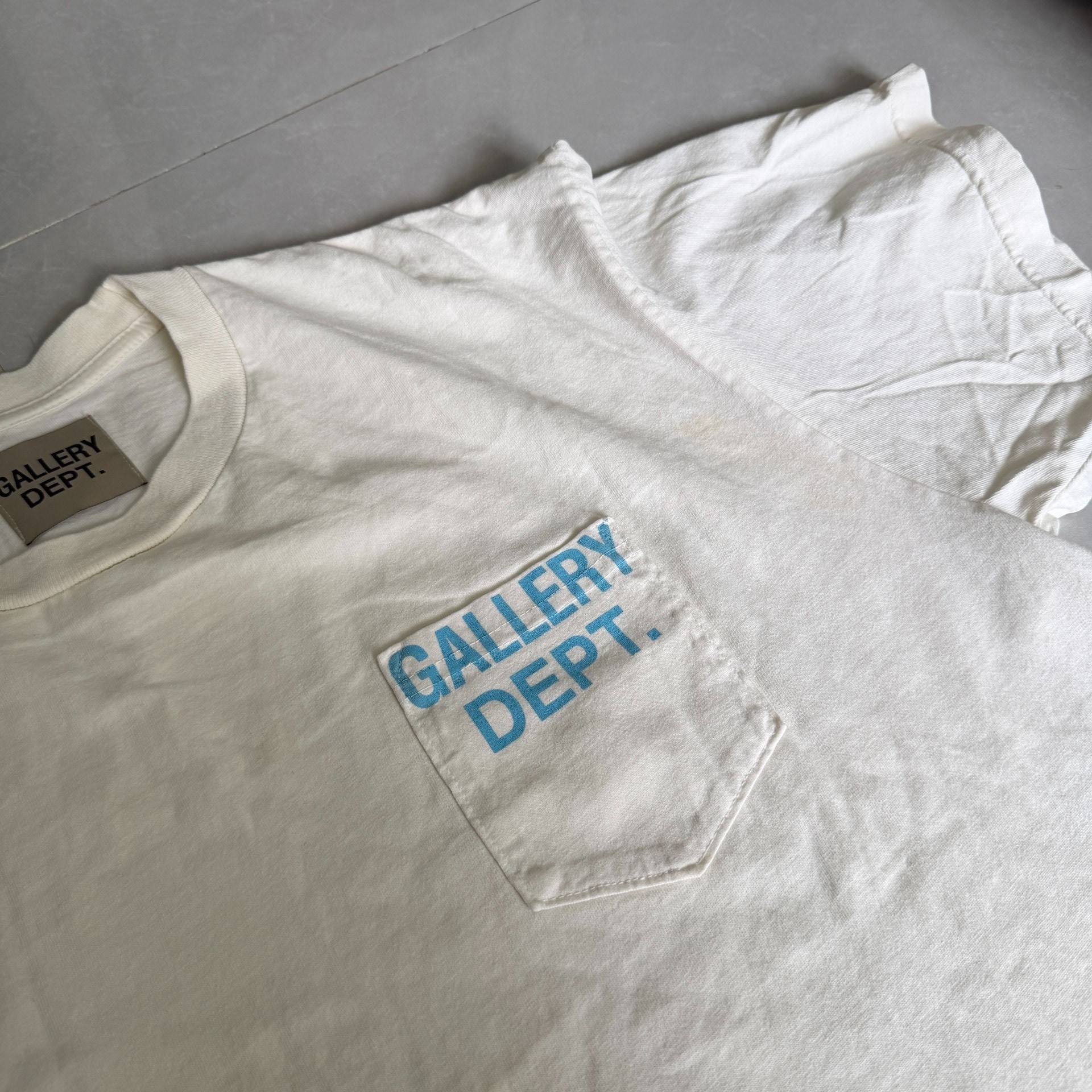 Gallery Dept White Blue Pocket Tee — detail