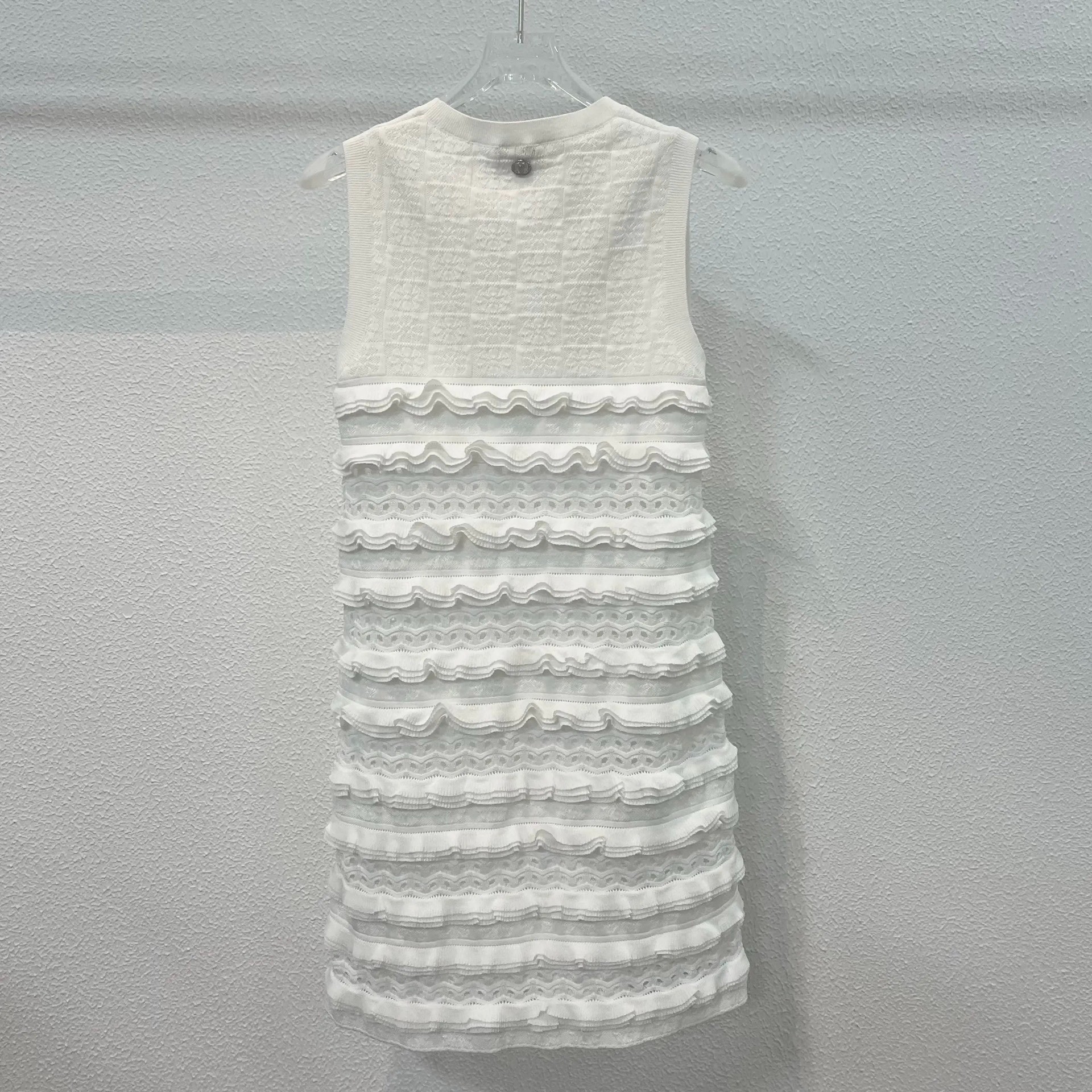 Chanel White Sleeveless Knit Dress — detail