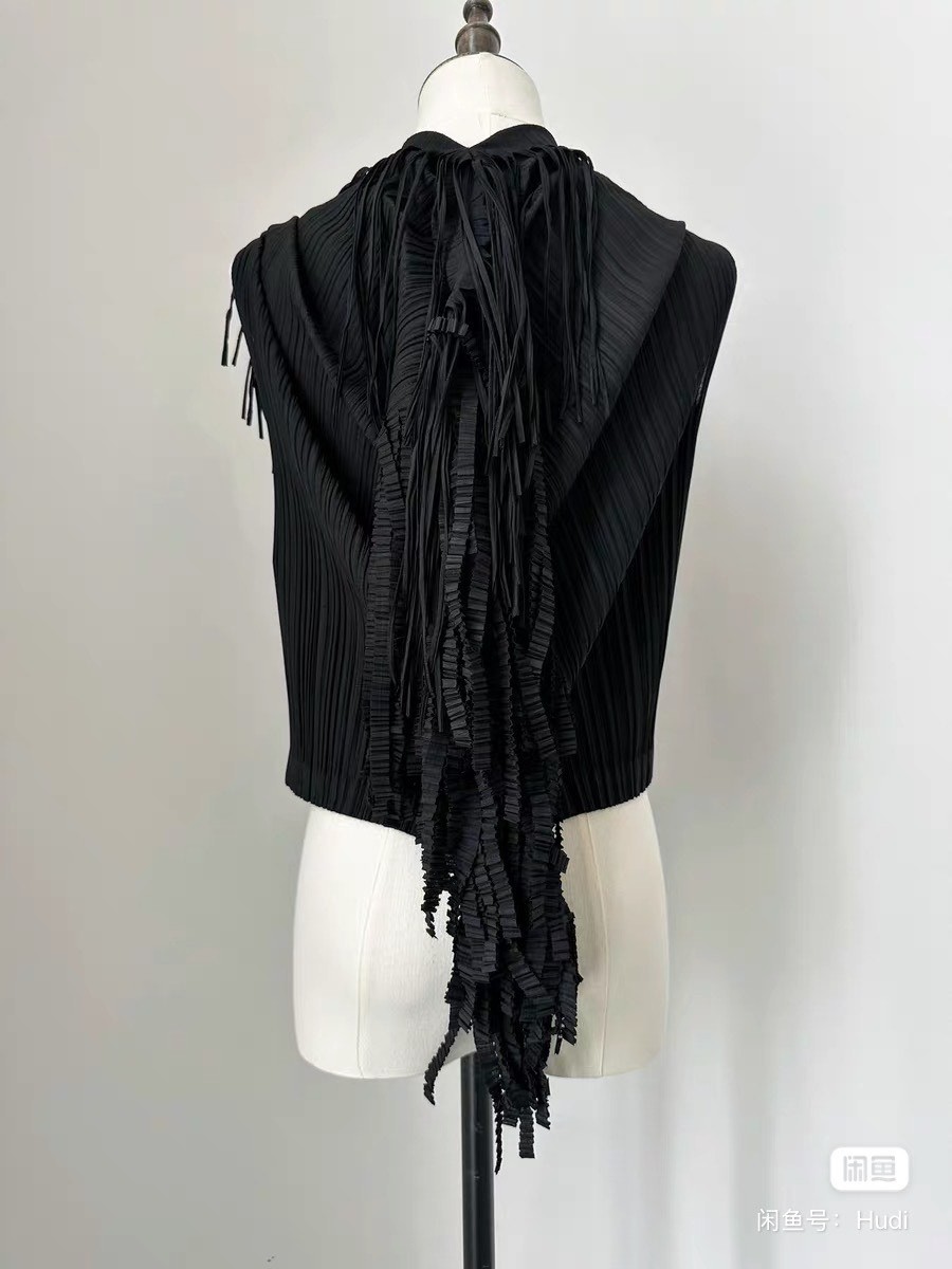 Issey Miyake 2004 Main Line Fringe Top — detail