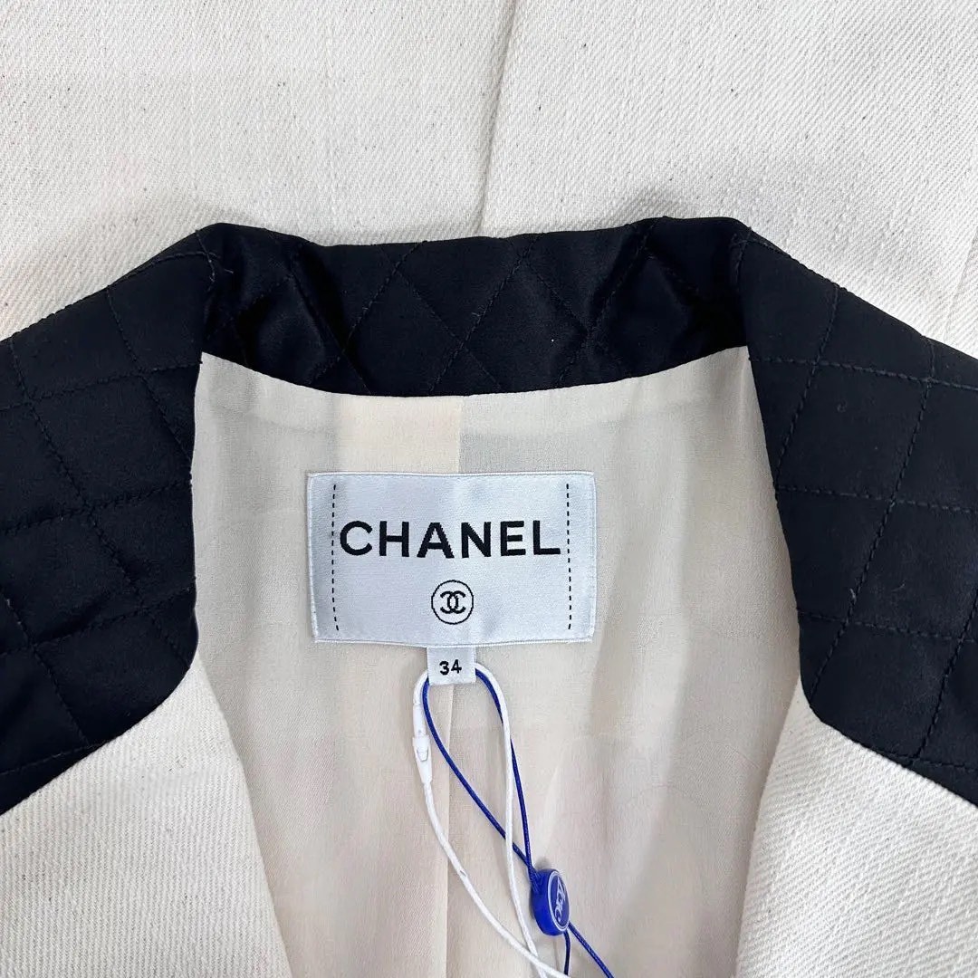 Chanel Beige Mid-Length Bow Coat — label