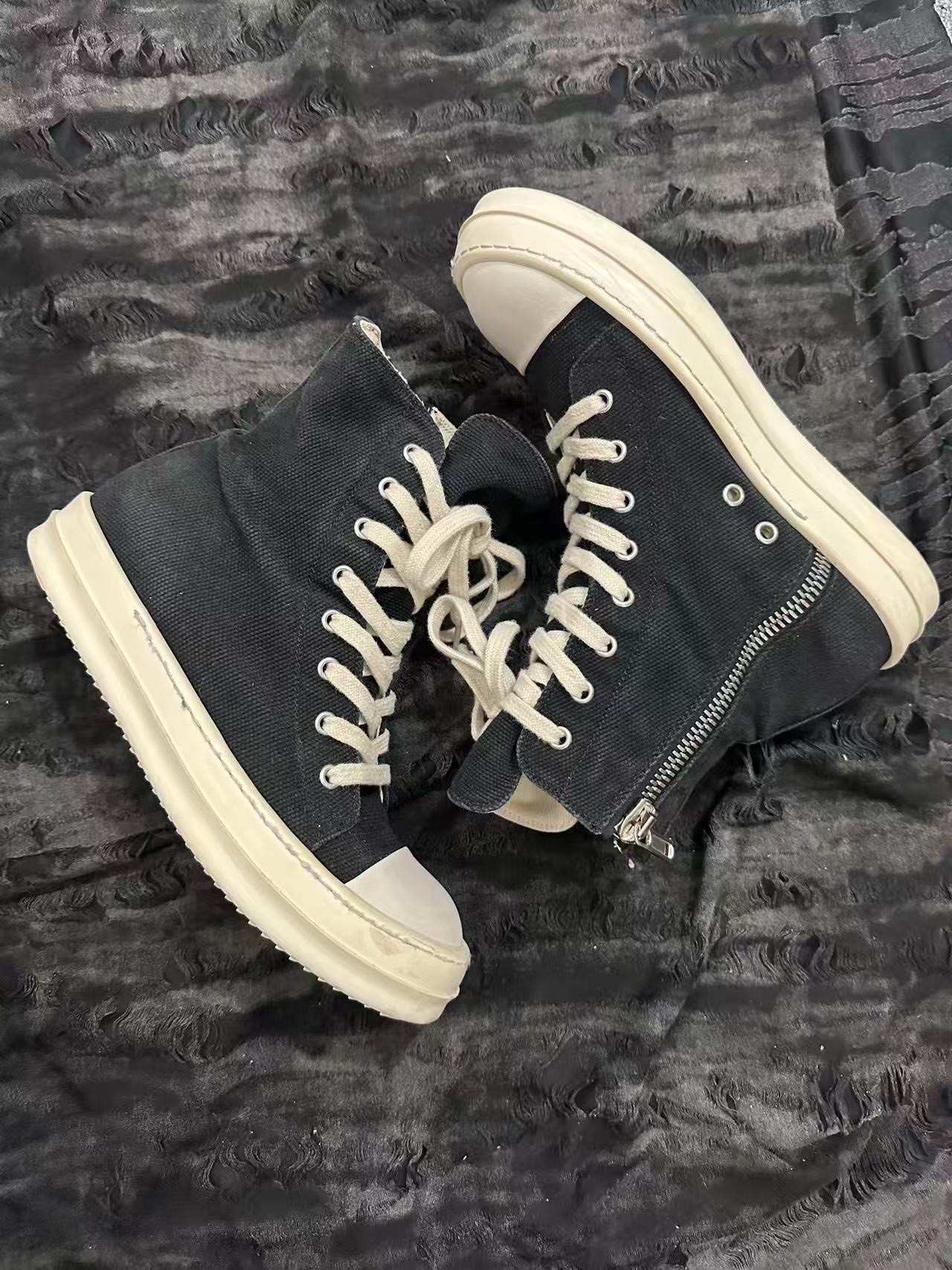 Rick Owens DRKSHDW High-Top Sneakers — label