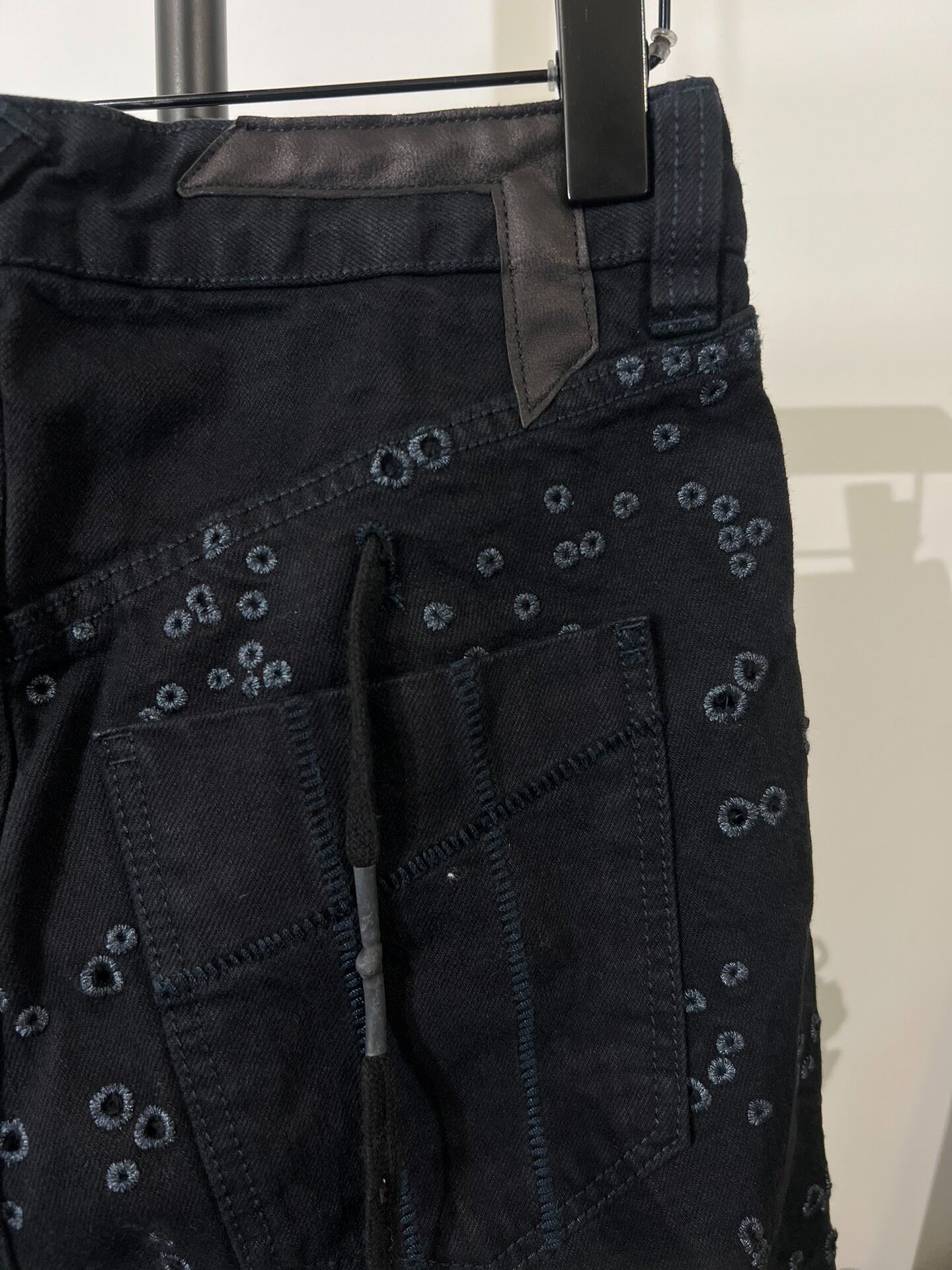 Boris Bidjan Saberi 11byb Curved Jeans — label