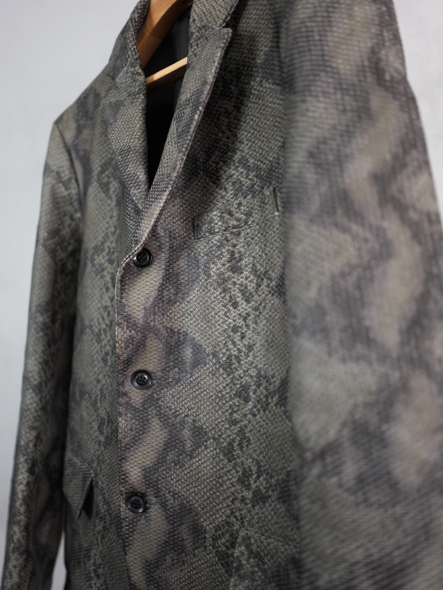 Yohji Yamamoto 14AW Snake Leather Blazer — detail