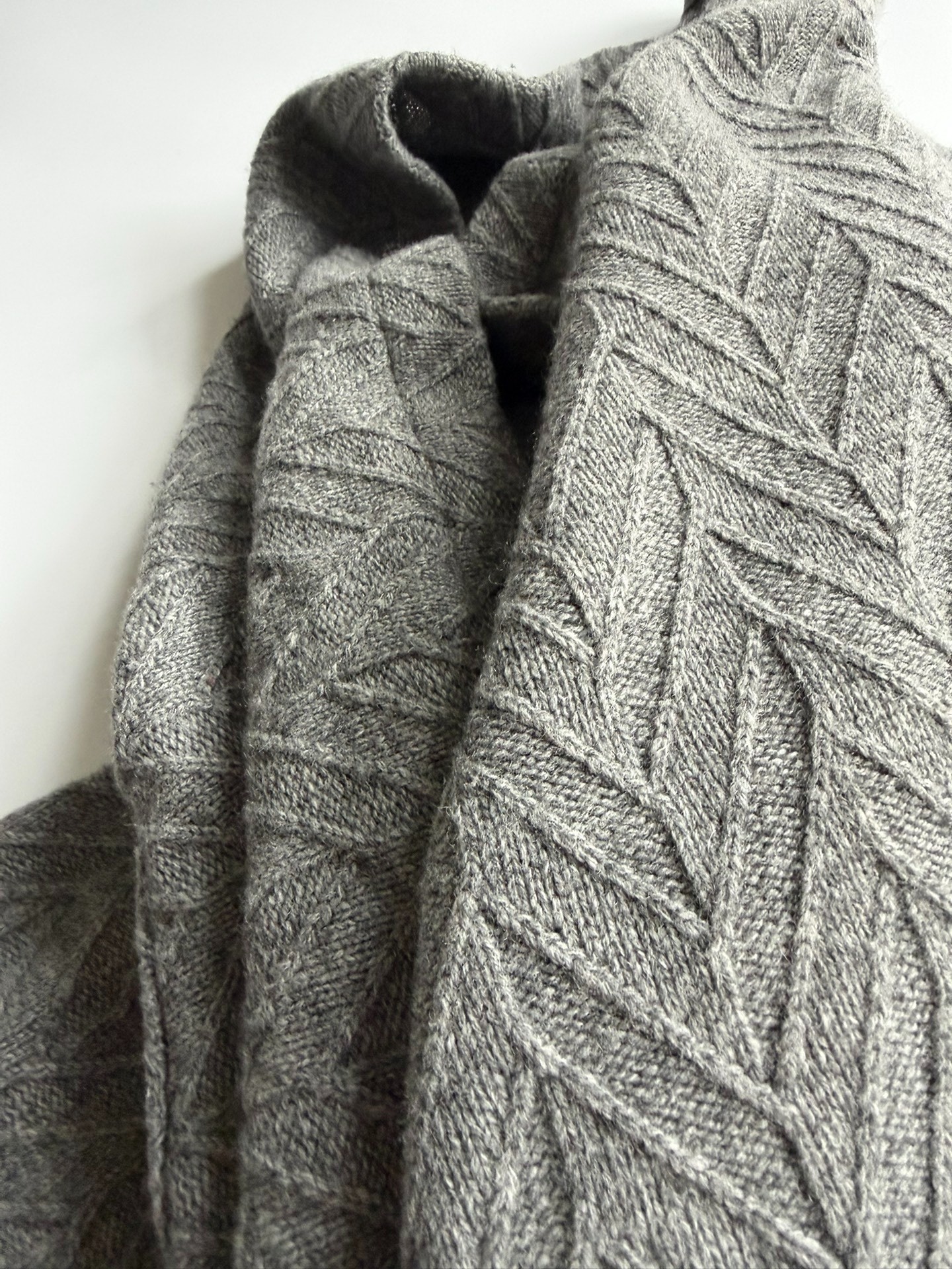 Comme des Garcons 99AW Gray Wrap Knit Sweater — label
