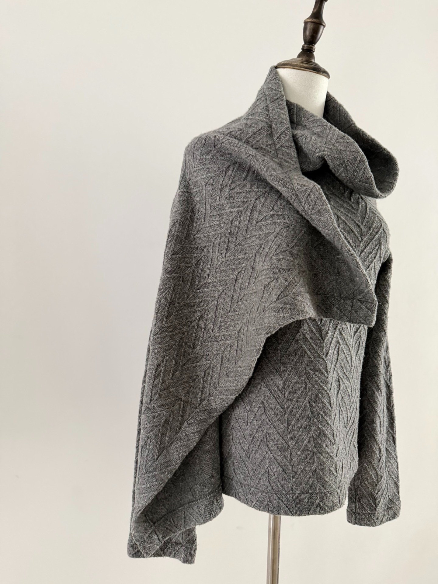 Comme des Garcons 99AW Gray Wrap Knit Sweater — front