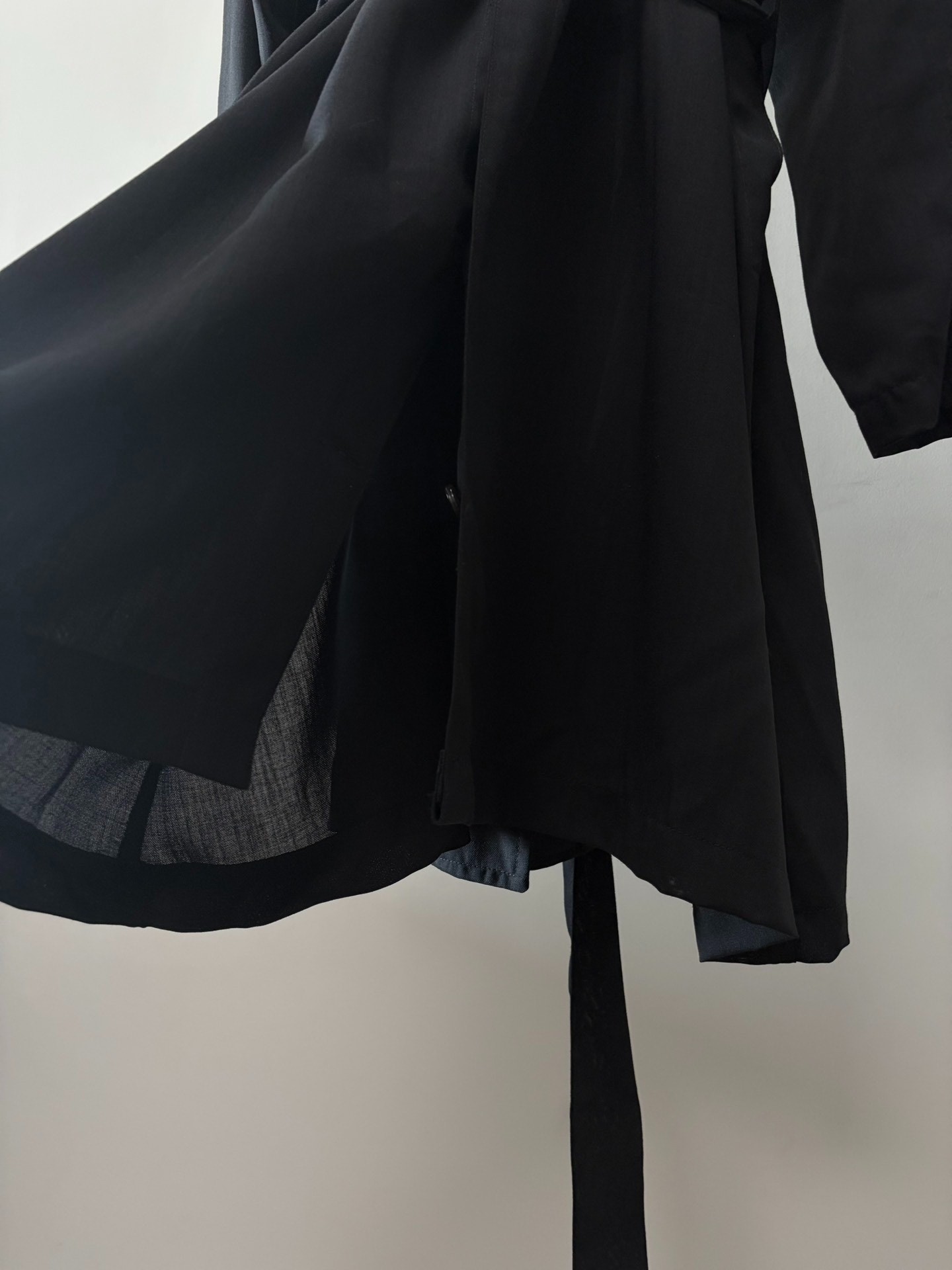 Ann Demeulemeester Belted Trench Coat — label