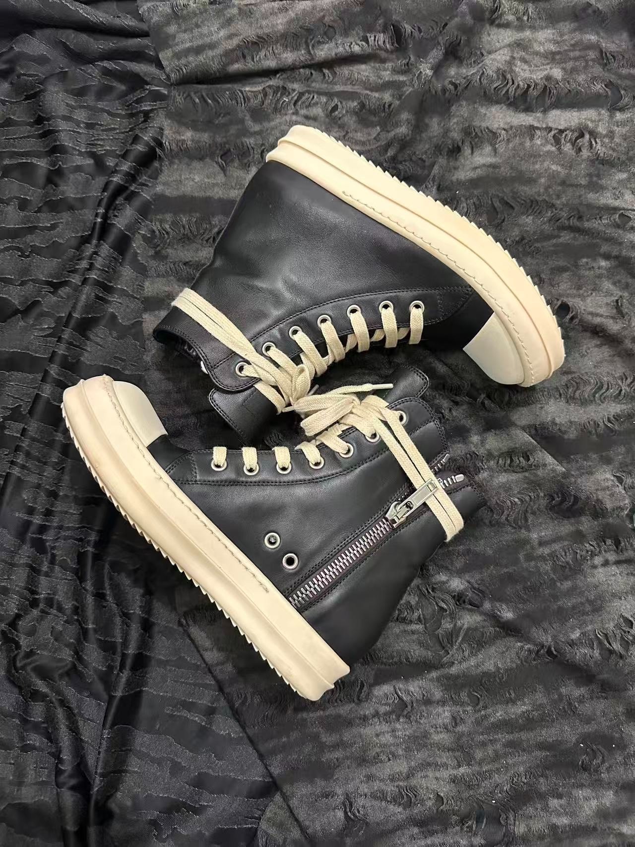 Rick Owens DRKSHDW High-Top Leather Shoes — label