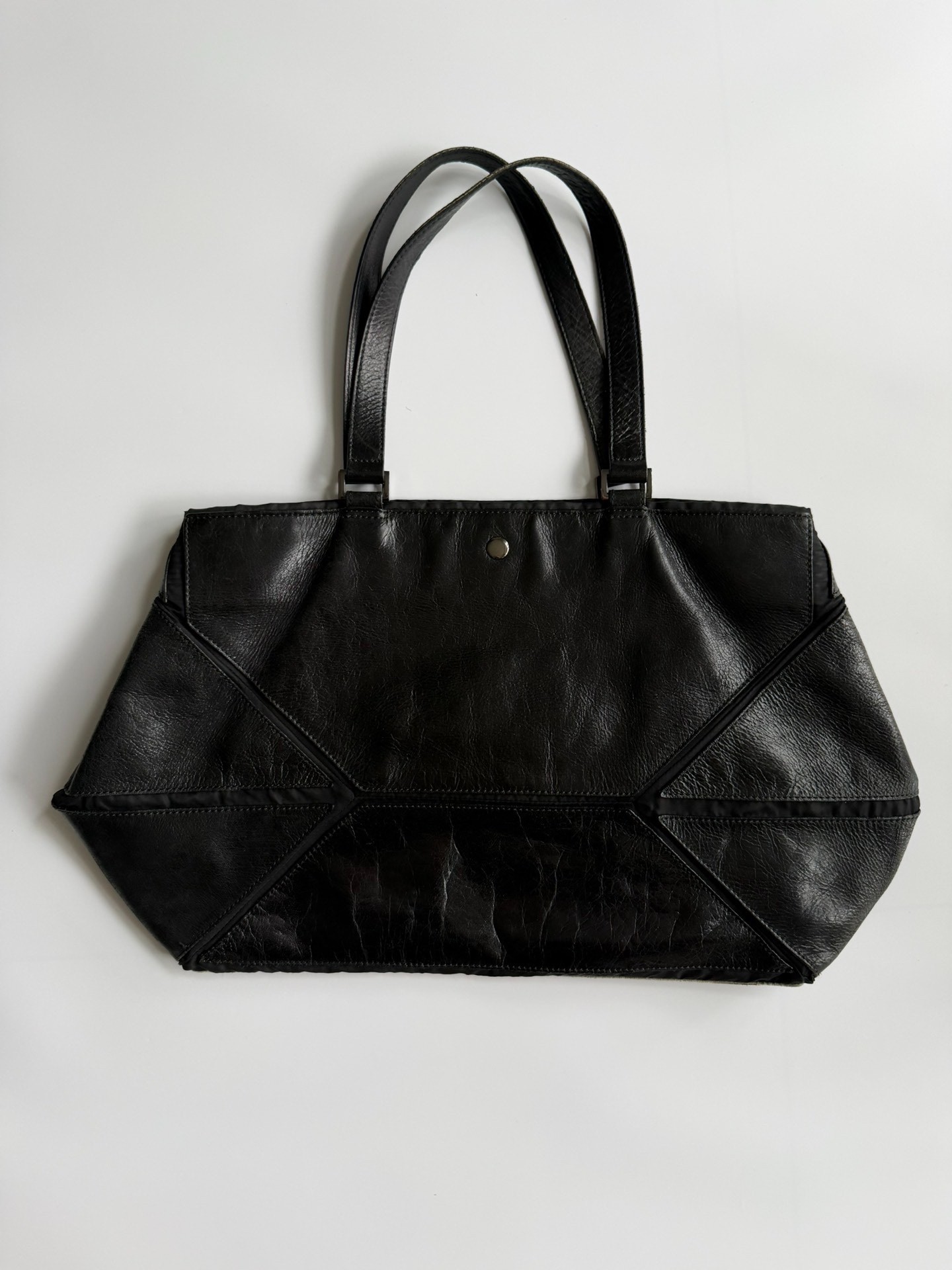 Issey Miyake Geometric Leather Tote Bag — detail