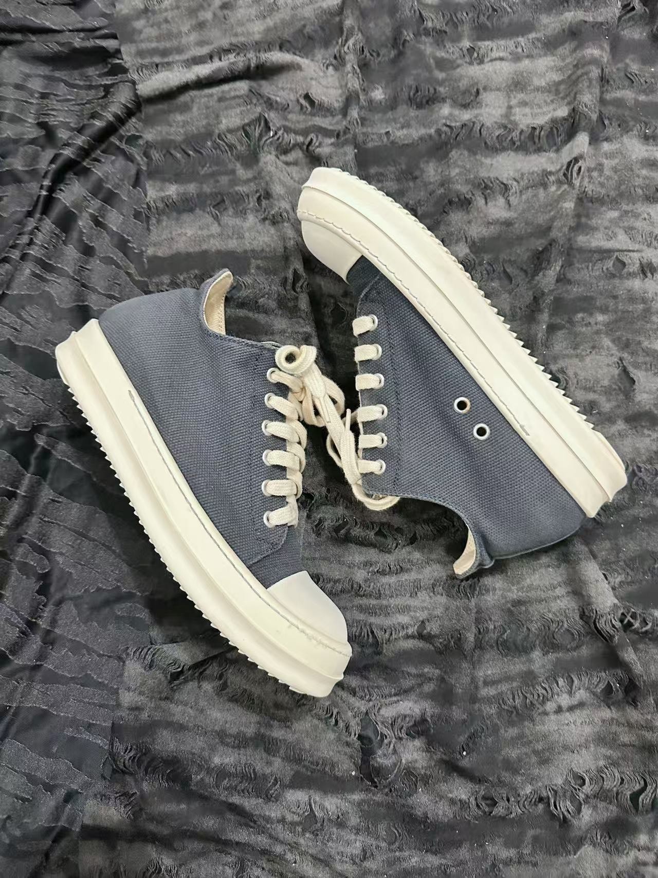 Rick Owens DRKSHDW Low-Top Sneakers — label
