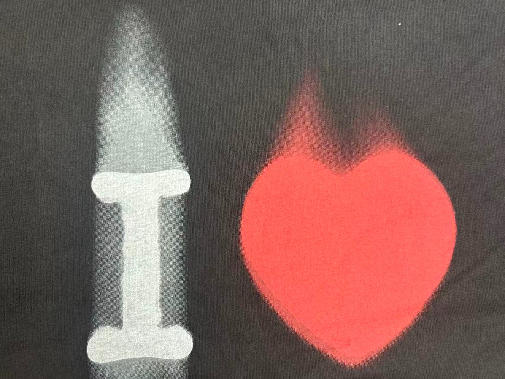 Balenciaga Black Heart Print Oversized T-Shirt — detail