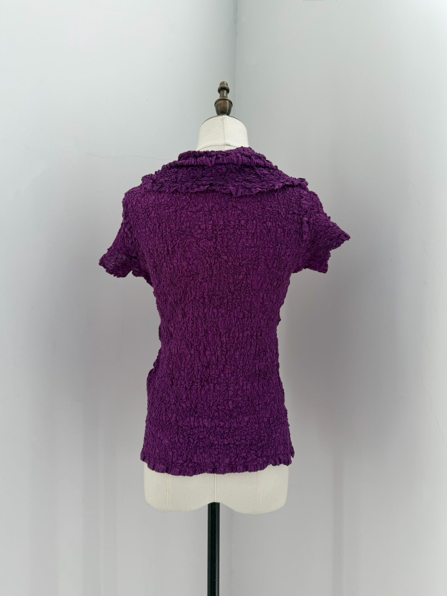 Issey Miyake Me Pleated Short-Sleeve Top — detail