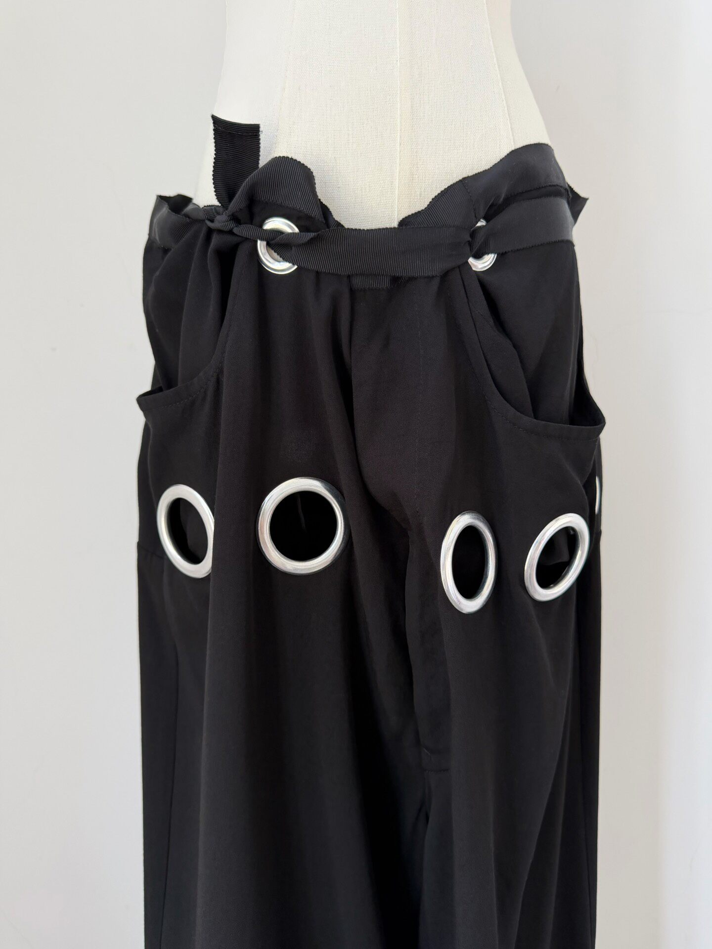 Yohji Yamamoto 2004 Runway Ring Pants — detail