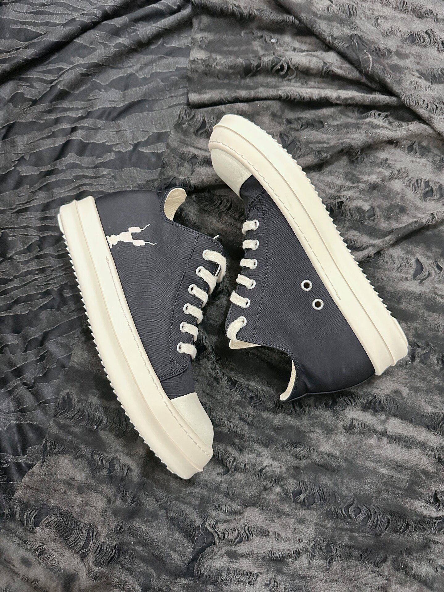 Rick Owens DRKSHDW High-Top Sneakers — detail