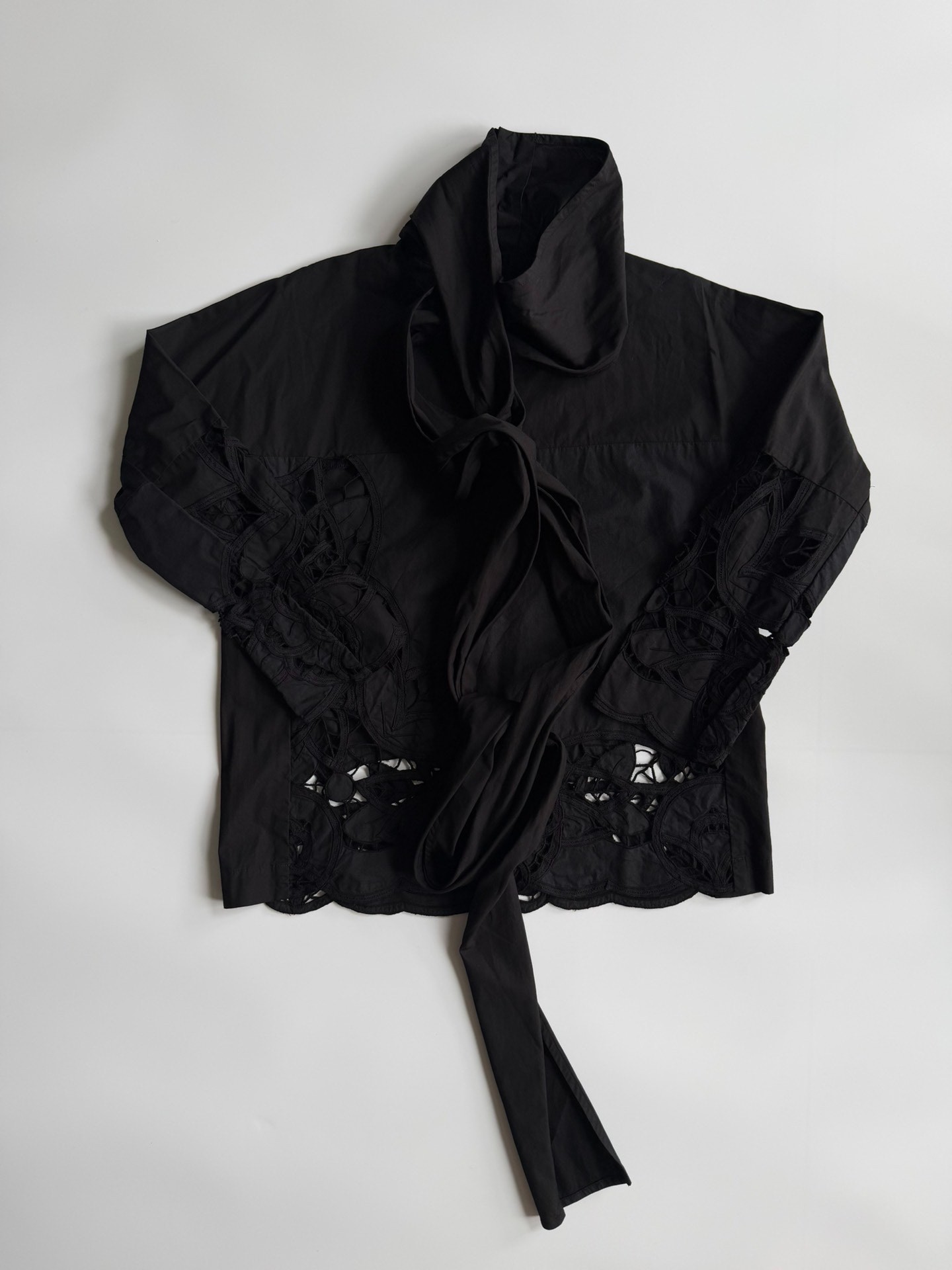 Comme des Garcons Lace Cutout Top — label