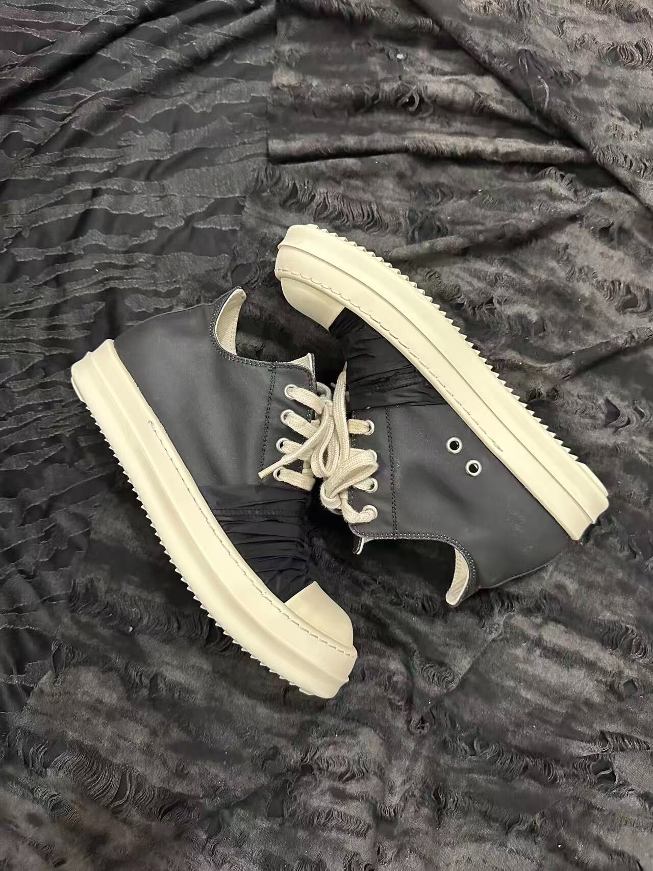 Rick Owens DRKSHDW Low-Top Sneakers — label