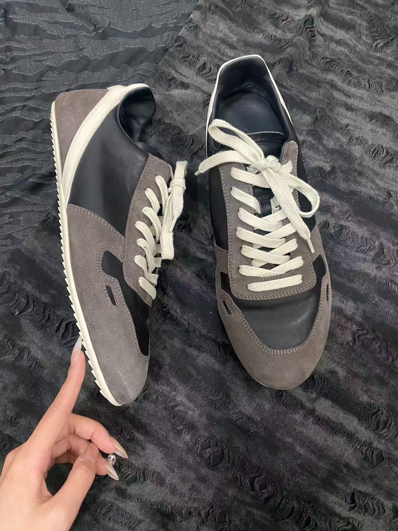 Rick Owens 25FW Low-Top Sneakers — back