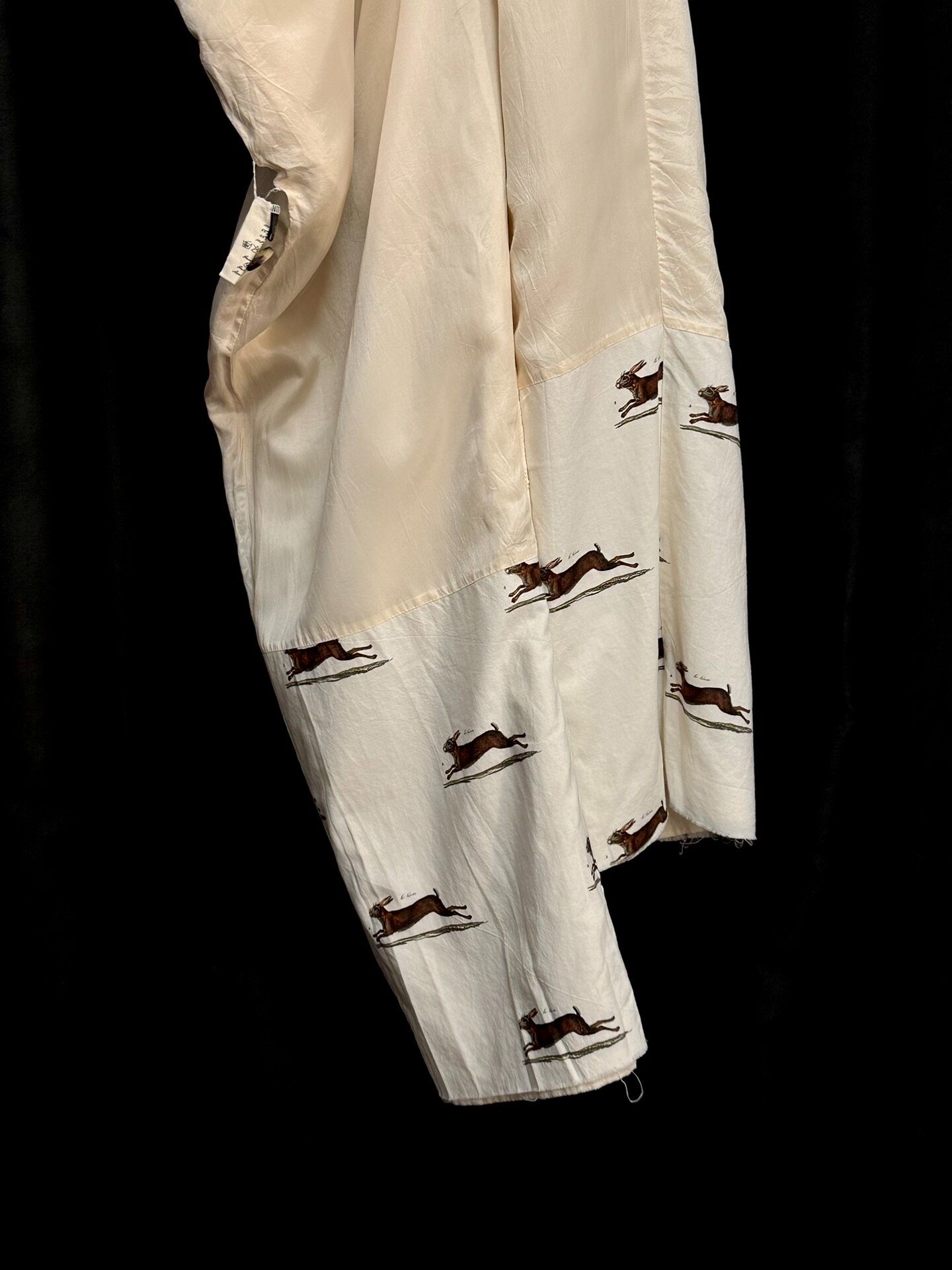 Aleksandr Manamis Cream Linen-Cotton Trousers — label