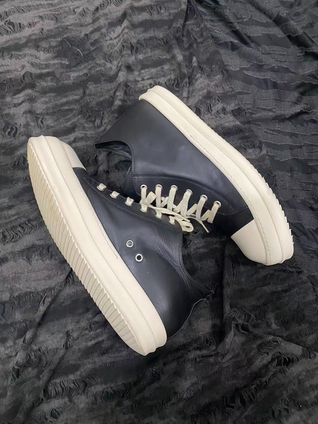 Rick Owens Black White Low-Top Sneakers — label