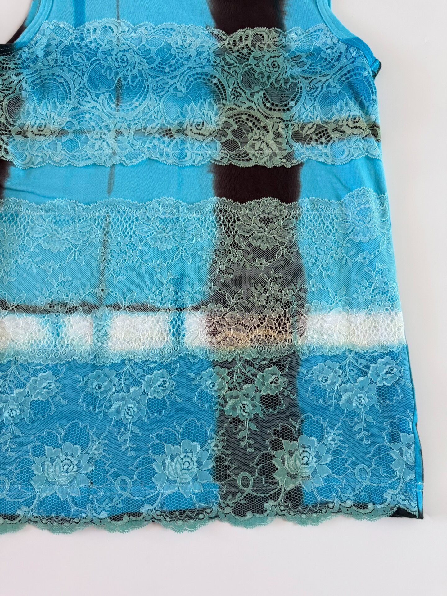Comme des Garcons TAO Tie-Dye Tank Top — detail
