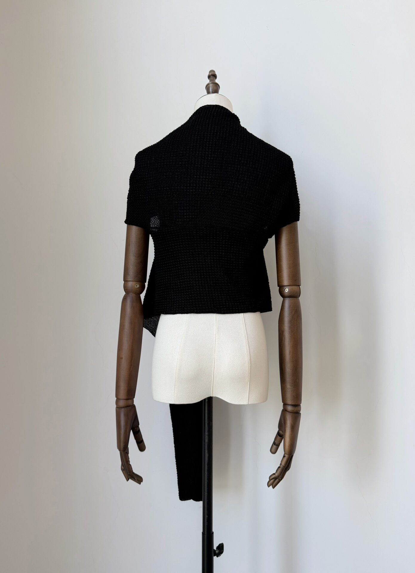 Yohji Yamamoto Noir Asymmetric Top — detail