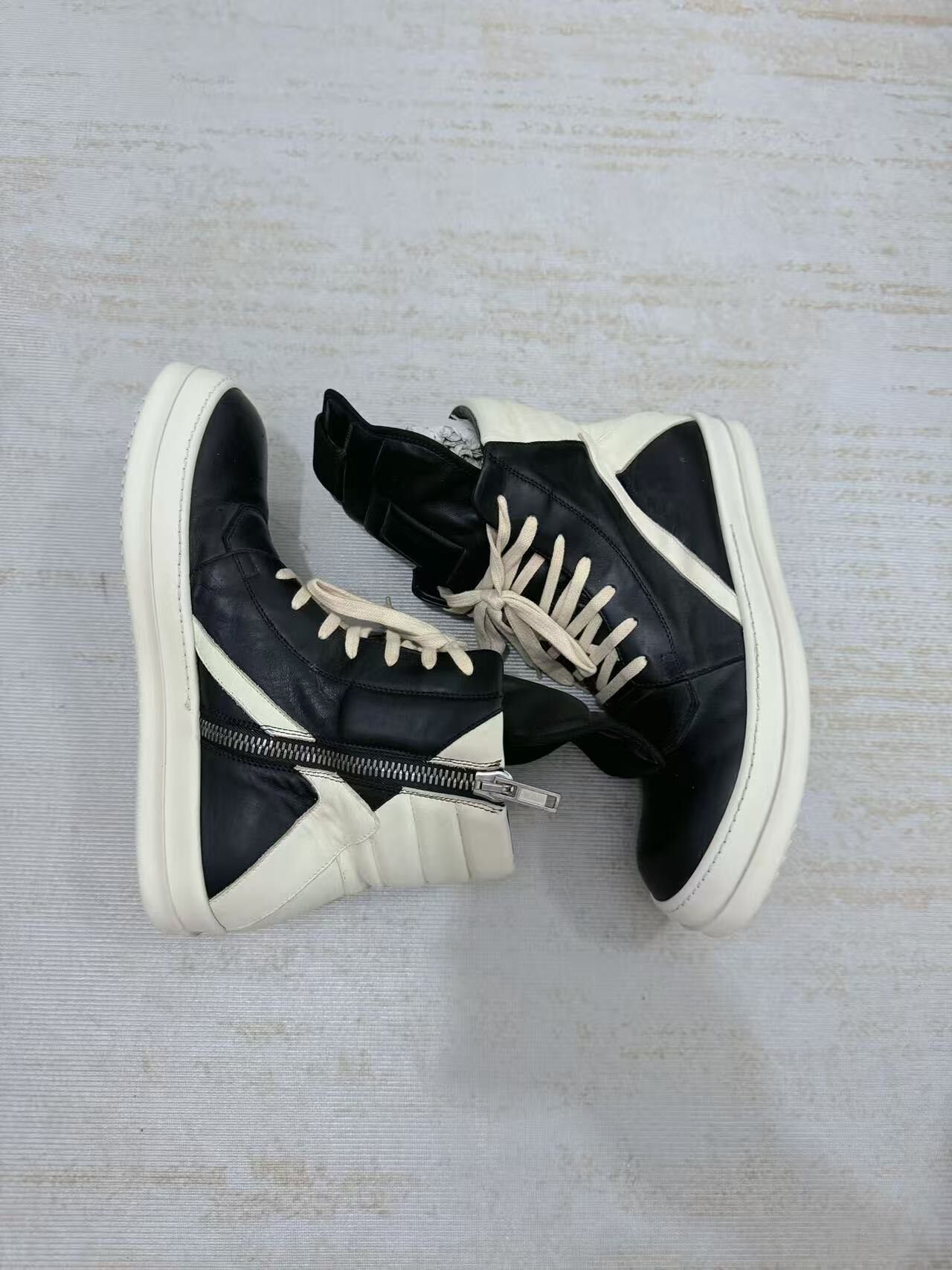 Rick Owens Black High-Top Leather Sneakers — label